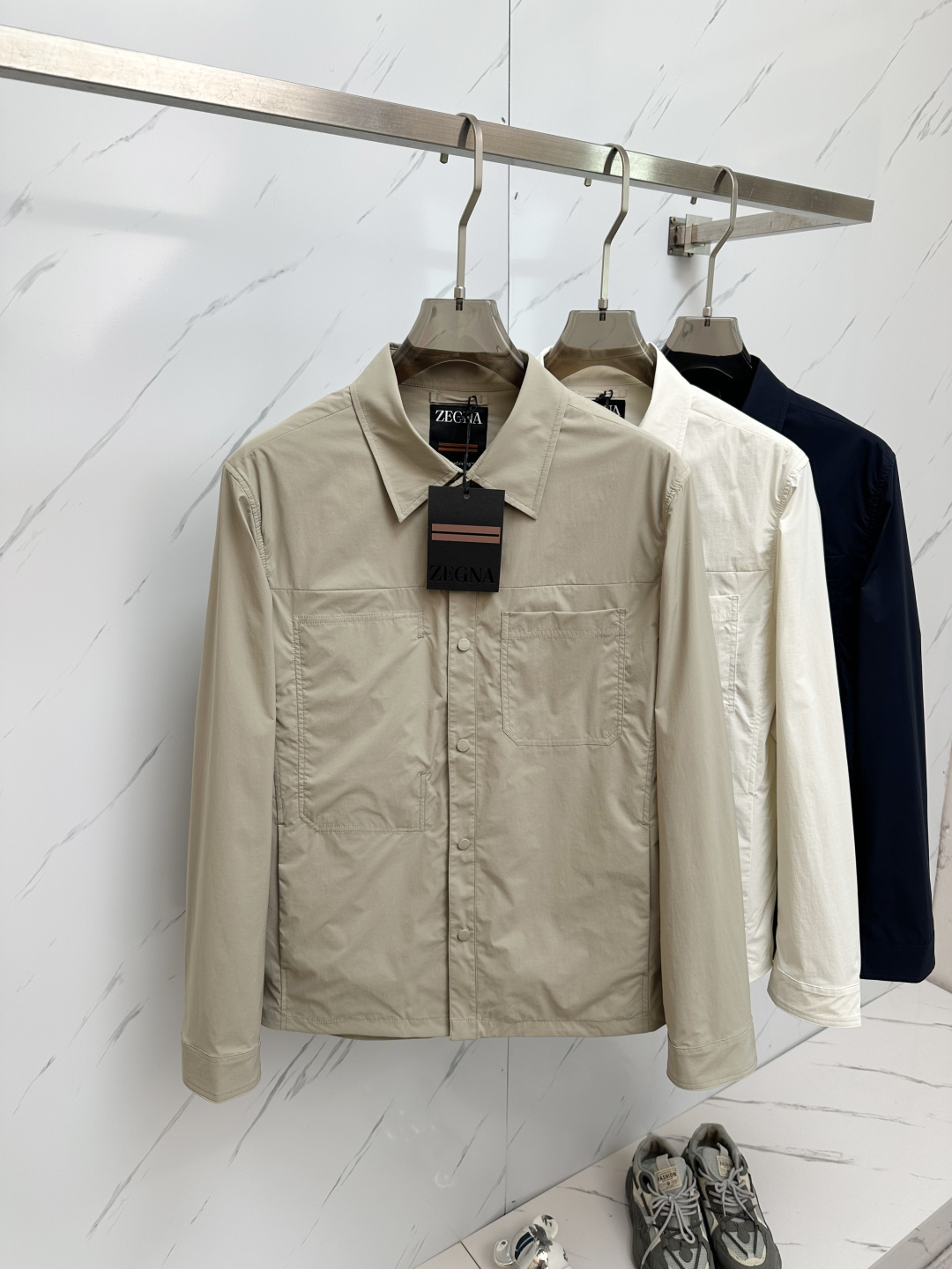 NO:131731,Ermeneg zegna/Jenia, 25s spring and summer men's casual jacket. Exquisite original single auxiliary materials   polyester fiber fabric, simple original logo design shows a more luxurious style, perfectly tailored and comfortable and stylish, with a strong overall visual sense, which conforms to men's practical dressing habits. A must-have item for high-end men, a temperament product that fully outputs your charm!  The overall design style of this model is simple and elegant, with a classic design, the upper body effect is very good, and the sense of nobility is naturally generated, with a very high recognition, showing an extraordinary sense of style and taste!  M-3XL, zegna, jackets & coats,alexander wang19860909Ermeneg zegna/杰尼亚、25s春夏男士休闲夹克.精致原单辅料 聚酯纤维面料,简洁原版logo设计更显奢华的风范,裁剪完美穿着舒适有型,整体视觉感超强,吻合了男性实用的穿衣习惯.高端男士必备单品,一款全面输出你魅力的气质型产物！扑面而来的奢华感与时尚感,此款整体设计风格简约大气,经典的版型设计,上身效果非常之好,尊贵感油然而生,辨识度相当之高,彰显不凡的格调感跟品味感！M—3XL,,zegna,jackets & coats,alexander wang,Men's clothing