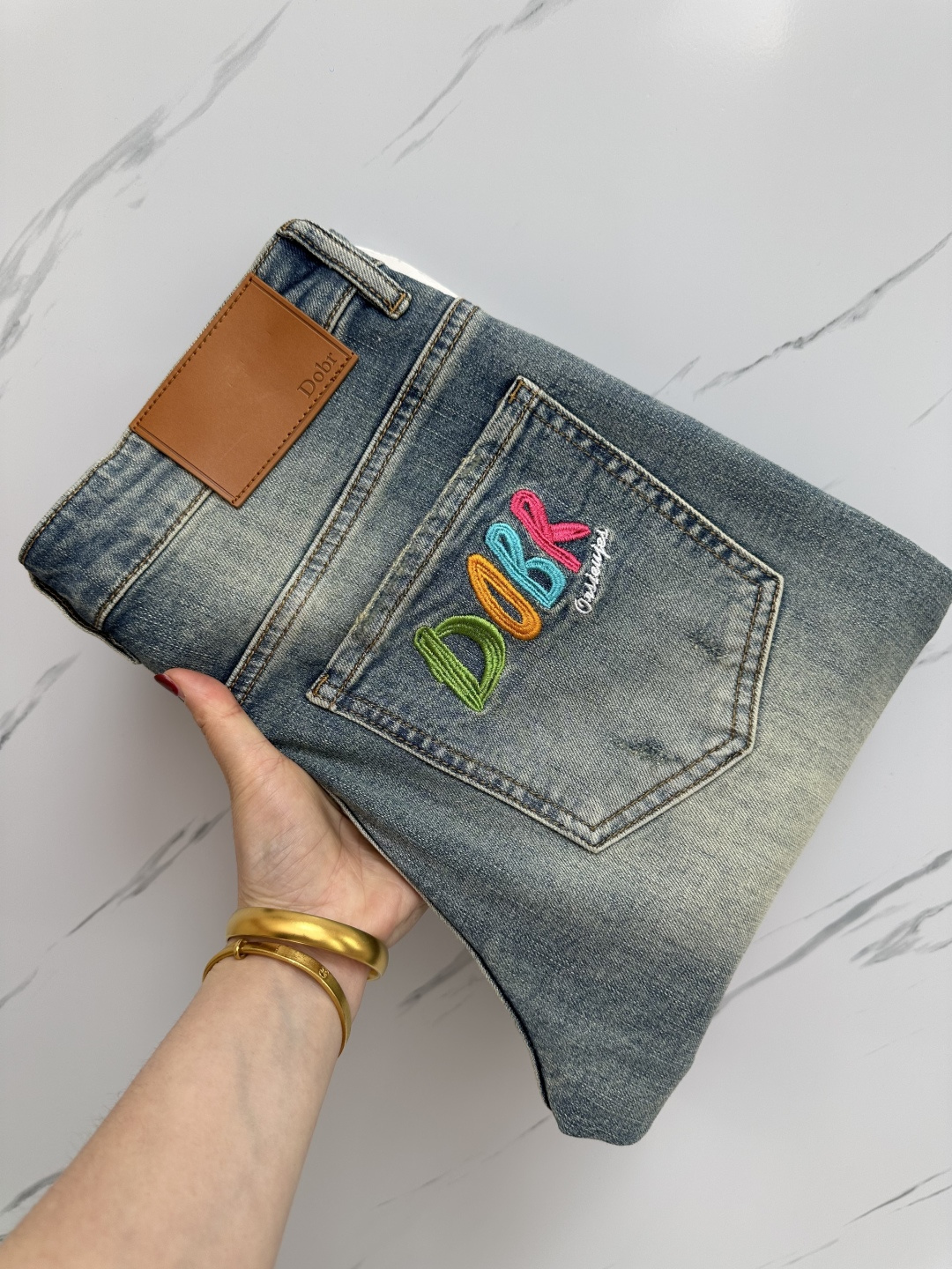 NO:119029,Amani official website counter is available at the same time, original singles are ruthless, super stylish jeans, customized original washing denim fabric, unique design, top-grade printing craft letter pattern logo, original hardware and auxiliary decoration, extremely superior jeans, the materials and craftsmanship are extremely luxurious and exquisite, extremely high-end, handsome and stylish, recommended, digits 29-38, jeans, alexander wang19860909Amani 官网专柜同步有售,原单狠货,超级有范儿的一款牛仔裤,定制原版水洗牛仔面料,独特设计,顶级印花工艺字母图案logo,原版五金辅料装饰,极为翘楚的一款牛仔裤,用料与工艺都极致奢华精湛,档次极高,上身帅气有型,推荐,码数29—38,,jeans,alexander wang,Men's clothing