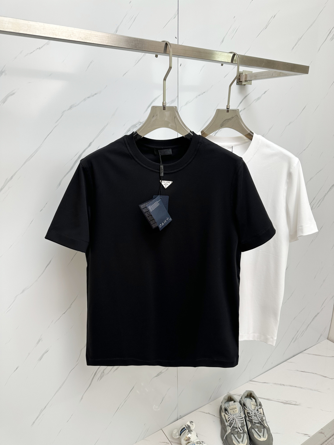 NO:119026,High-end quality 25 new SS autumn and winter products with short sleeves, high quality, moderate thickness, high comfort, MP washable and durable, autumn items, good winter base products, must be spare for two pieces. Special recommendations from relatives and friends, gifts are also the best choice!  Code number M-3XL, T-shirt,alexander wang19860909高端品质 25款SS秋冬新品打底短袖 质量杠杠的 厚度弹性适中 舒适性高 MP耐洗耐穿 秋季单品 冬季打底佳品 务必人手两件备用 亲戚好友特别推荐款 送礼也是最佳选择！ 码数M—3XL,,T-shirt,alexander wang,Men's clothing