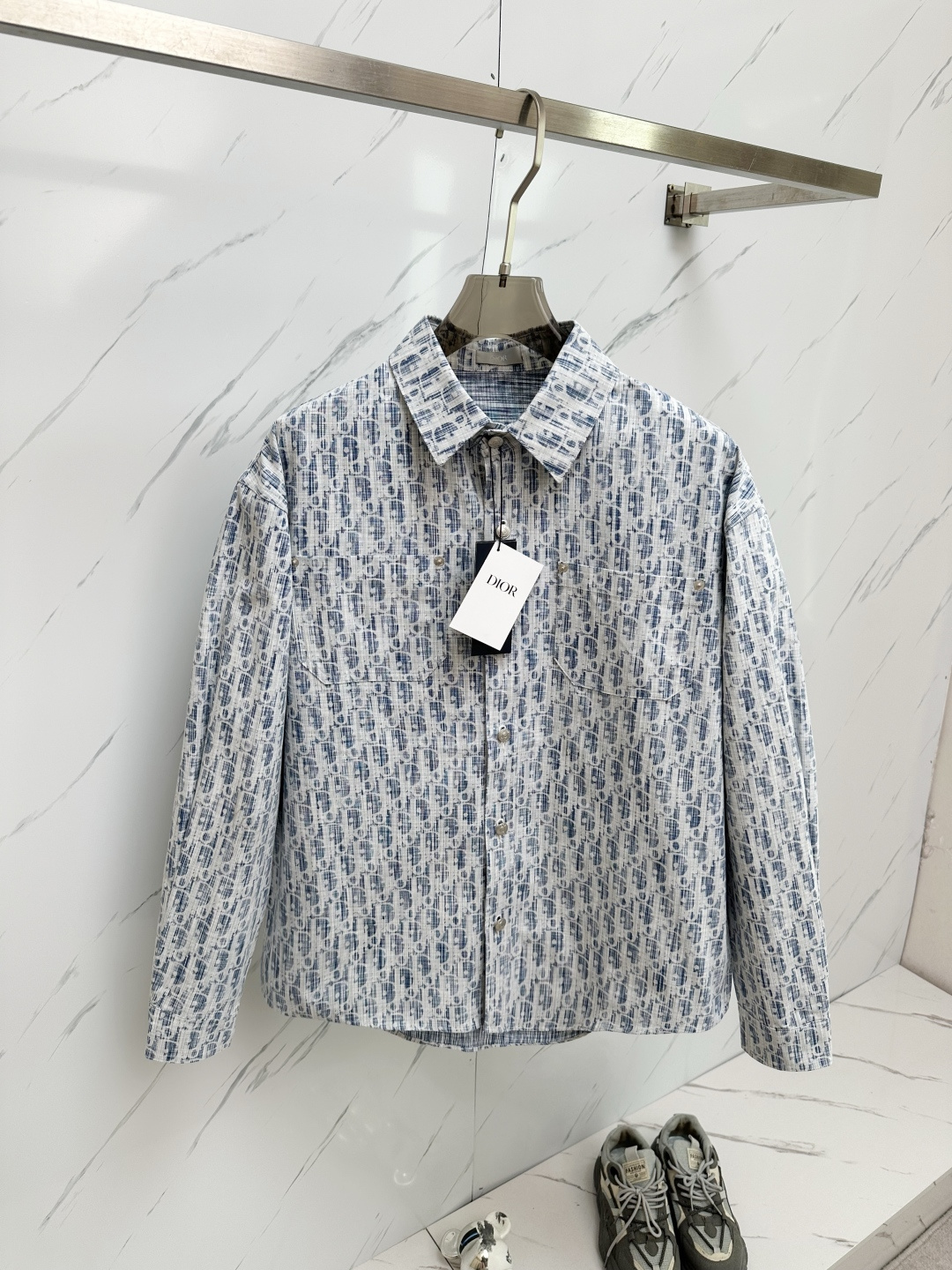 NO:120502,High-version dior/Dio home CD 25 full of dark patterns presbyterian LOGO jacquard long-sleeved shirt denim jacket navy blue jacquard letter lapel cd classic logo design, cotton denim, custom high-quality hardware, same style for men and women three colors black blue and white size S-XL, dior,dior, jackets & coats, jackets & coats,shirts,alexander wang19860909高版本dior/迪奥家 CD 25满身暗纹老花LOGO提花长袖衬衫牛仔外套夹克 海军蓝色提花字母翻领cd经典标志设计,棉质牛仔布,定制高品质五金,男女同款 三色齐发黑蓝白尺码S-XL,,dior,dior,jackets & coats,jackets & coats,shirts,alexander wang,Men's clothing