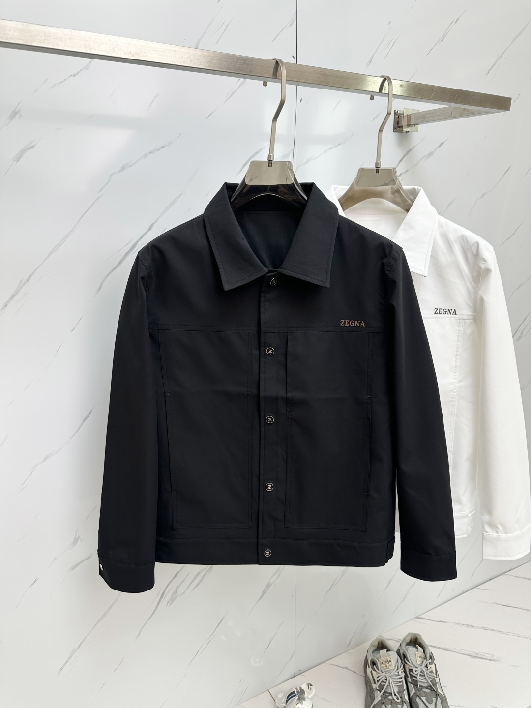 NO:126725,Ze2025ss early spring new style released Jenya lapel jacket jacket, spring jacket!  Wearing it is comfortable and slim, lazy and casual, combined with clean and simple colors, it is particularly pleasing to look at, suitable for daily wear~ welcoming sports items embellished with vitality prints to welcome the arrival of the warm season. Size M-3XL, zegna, jackets & coats, jackets & coats, alexander wang19860909Ze2025ss早春新款发布杰尼亚翻领夹克外套,春款外套！穿上就是舒适自在又显瘦的存在,慵懒而随性,结合干净简单的色系就特别耐看,适合日常穿着~倾情推出缀饰活力印花的运动单品,迎接温暖季节的到来. 尺码M-3XL,,zegna,jackets & coats,jackets & coats,alexander wang,Men's clothing