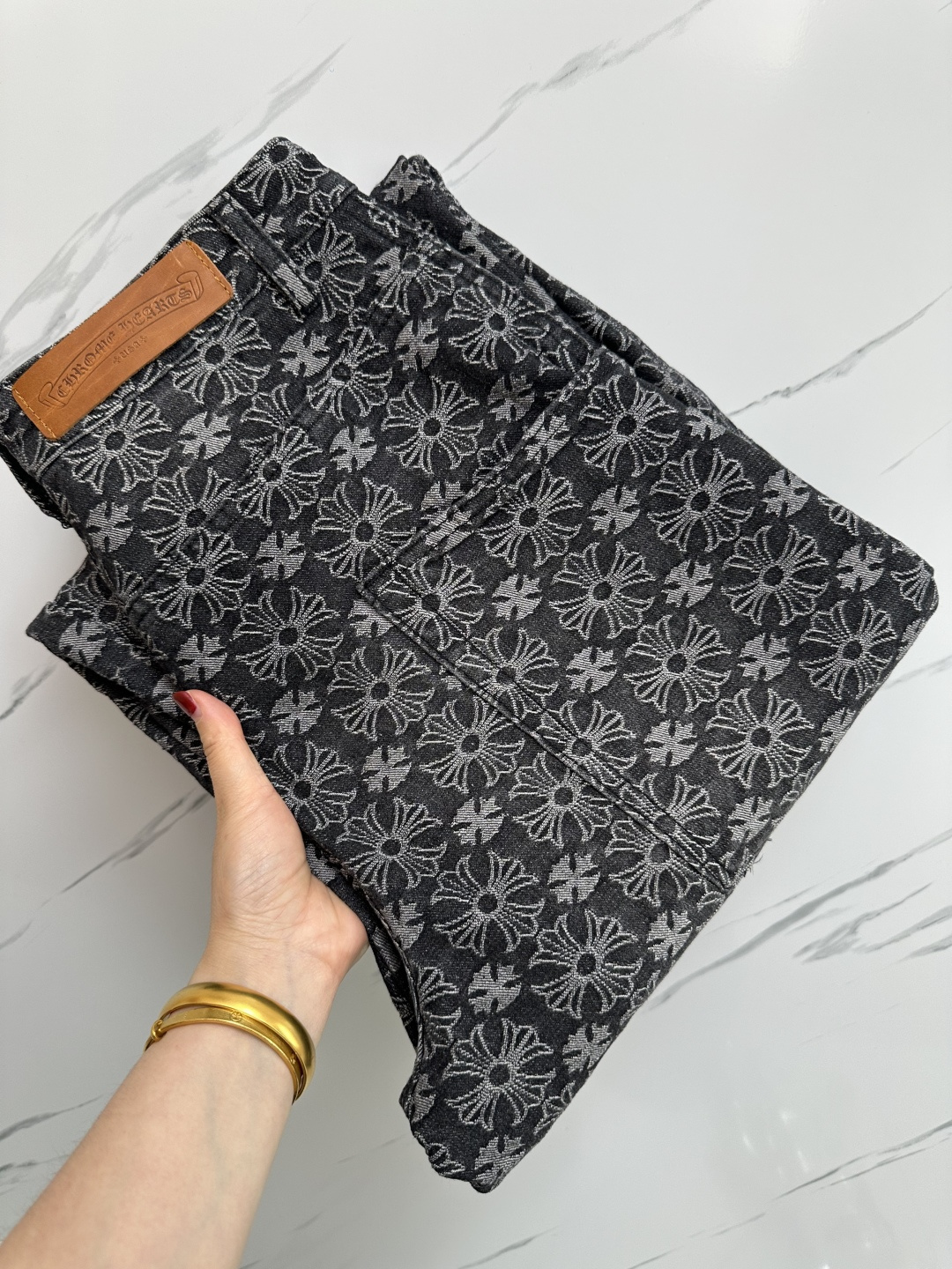 NO:121945,Crow's official counter is available at the same time, original singles are ruthless, super stylish jeans, customized original washing denim fabric, unique design, top-grade printing craft letter pattern logo, original hardware and auxiliary decoration, extremely superior jeans, the materials and craftsmanship are extremely luxurious and exquisite, extremely high-end, handsome and stylish, recommended, S-3XL, chrome hearts, jeans, alexander wang19860909克罗 官网专柜同步有售,原单狠货,超级有范儿的一款牛仔裤,定制原版水洗牛仔面料,独特设计,顶级印花工艺字母图案logo,原版五金辅料装饰,极为翘楚的一款牛仔裤,用料与工艺都极致奢华精湛,档次极高,上身帅气有型,推荐,码数S—3XL,,chrome hearts,jeans,alexander wang,Men's clothing