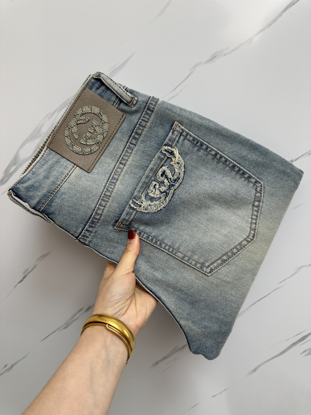 NO:128078,GUCCI official website counter is available simultaneously, original singles, super stylish jeans, customized original washing denim fabric, unique design, top-grade printing craft letter pattern logo, original hardware and auxiliary decoration, extremely superior jeans, the materials and craftsmanship are extremely luxurious and exquisite, extremely high-end, handsome and stylish, recommended, size 29-38, gucci, jeans, alexander wang19860909GUCCI 官网专柜同步有售,原单狠货,超级有范儿的一款牛仔裤,定制原版水洗牛仔面料,独特设计,顶级印花工艺字母图案logo,原版五金辅料装饰,极为翘楚的一款牛仔裤,用料与工艺都极致奢华精湛,档次极高,上身帅气有型,推荐,码数29—38,,gucci,jeans,alexander wang,Men's clothing