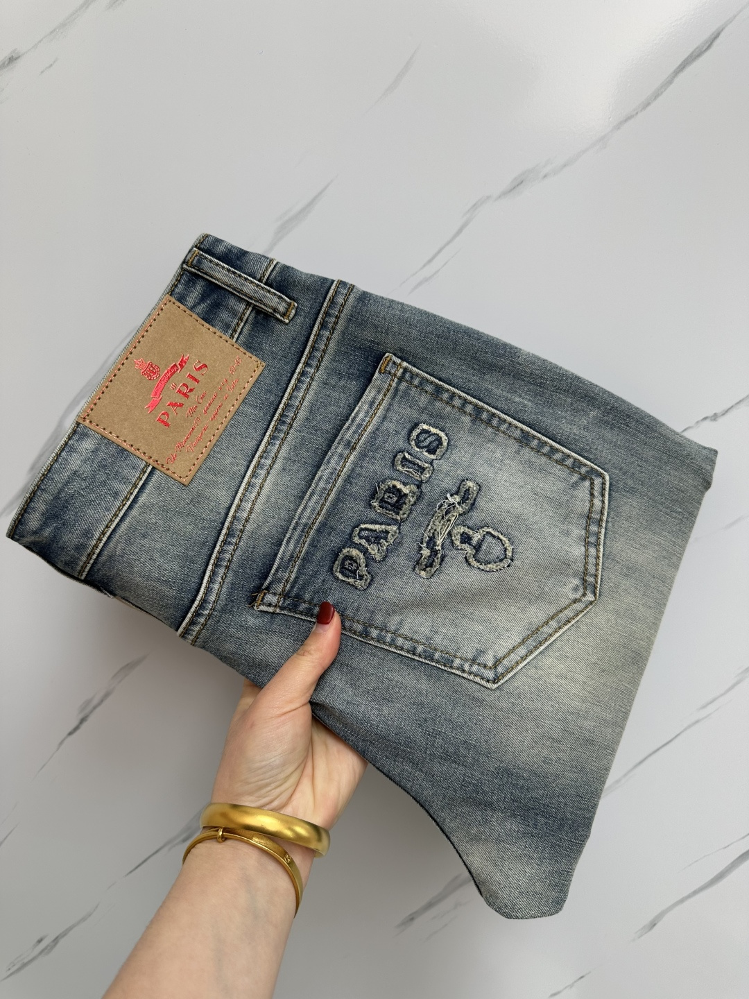 NO:128084,PRADA official website counter is available simultaneously, original singles, super stylish jeans, customized original washing denim fabric, unique design, top-grade printing craft letter pattern logo, original hardware and auxiliary decoration, extremely superior jeans, the materials and craftsmanship are extremely luxurious and exquisite, extremely high-end, handsome and stylish, recommended, size 29-38,, prada, jeans, alexander wang19860909PRADA 官网专柜同步有售,原单狠货,超级有范儿的一款牛仔裤,定制原版水洗牛仔面料,独特设计,顶级印花工艺字母图案logo,原版五金辅料装饰,极为翘楚的一款牛仔裤,用料与工艺都极致奢华精湛,档次极高,上身帅气有型,推荐,码数29—38,,prada,jeans,alexander wang,Men's clothing