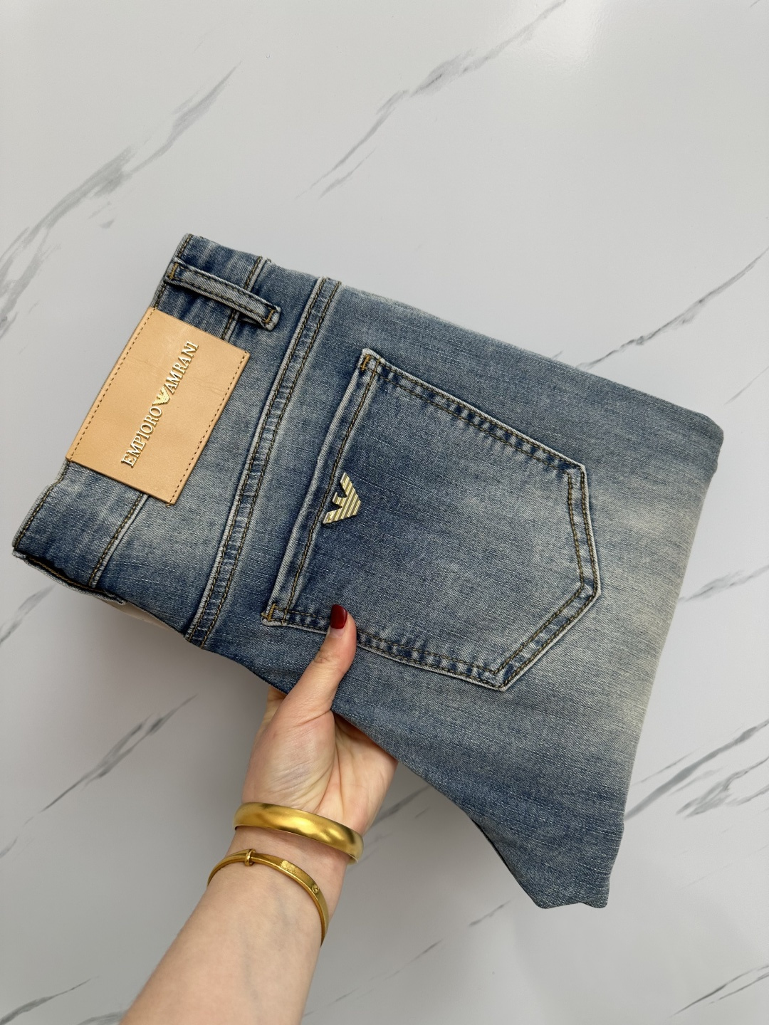 NO:128072,Amani official website counter is available at the same time, original singles are ruthless, super stylish jeans, customized original washing denim fabric, unique design, top-grade printing craft letter pattern logo, original hardware and auxiliary decoration, extremely superior jeans, the materials and craftsmanship are extremely luxurious and exquisite, extremely high-end, handsome and stylish, recommended, digits 29-38, jeans, alexander wang19860909Amani 官网专柜同步有售,原单狠货,超级有范儿的一款牛仔裤,定制原版水洗牛仔面料,独特设计,顶级印花工艺字母图案logo,原版五金辅料装饰,极为翘楚的一款牛仔裤,用料与工艺都极致奢华精湛,档次极高,上身帅气有型,推荐,码数29—38,,jeans,alexander wang,Men's clothing