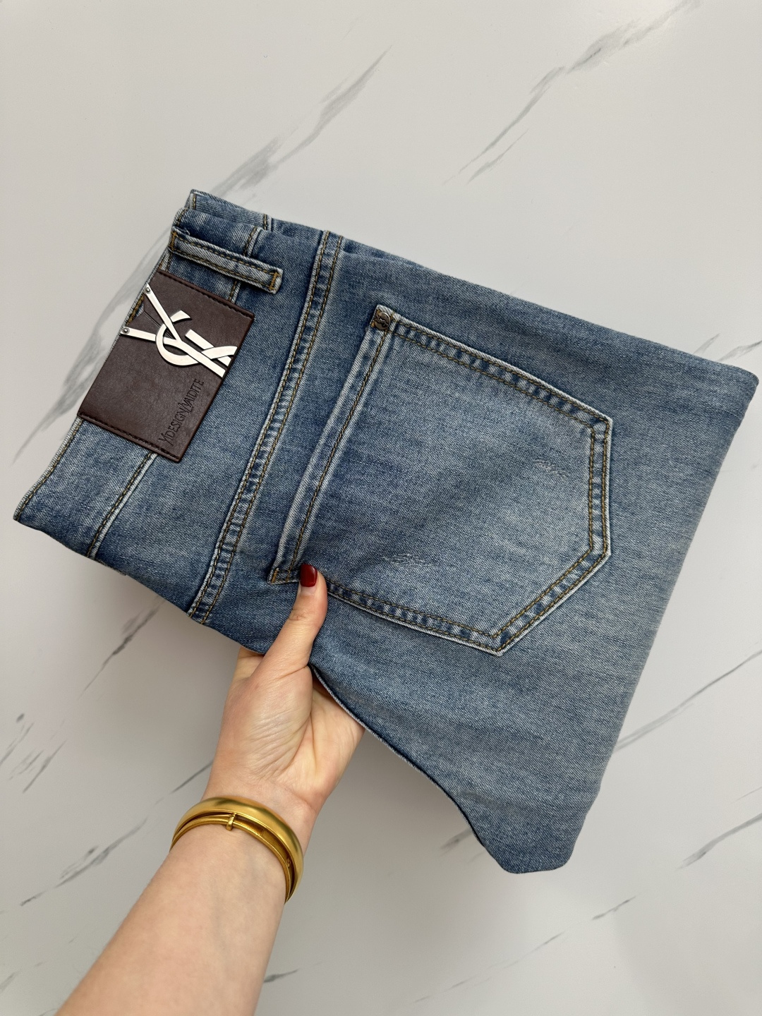 NO:128069,Saint Laurent official website counter is available simultaneously, original singles, super stylish jeans, customized original washing denim fabric, unique design, top-grade printed craft letter pattern logo, original hardware and auxiliary decoration, extremely superior jeans, the materials and craftsmanship are extremely luxurious and exquisite, extremely high-end, handsome and stylish, recommended, digits 29-38, saint laurent, jeans, alexander wang19860909圣罗兰 官网专柜同步有售,原单狠货,超级有范儿的一款牛仔裤,定制原版水洗牛仔面料,独特设计,顶级印花工艺字母图案logo,原版五金辅料装饰,极为翘楚的一款牛仔裤,用料与工艺都极致奢华精湛,档次极高,上身帅气有型,推荐,码数29—38,,saint laurent,jeans,alexander wang,Men's clothing