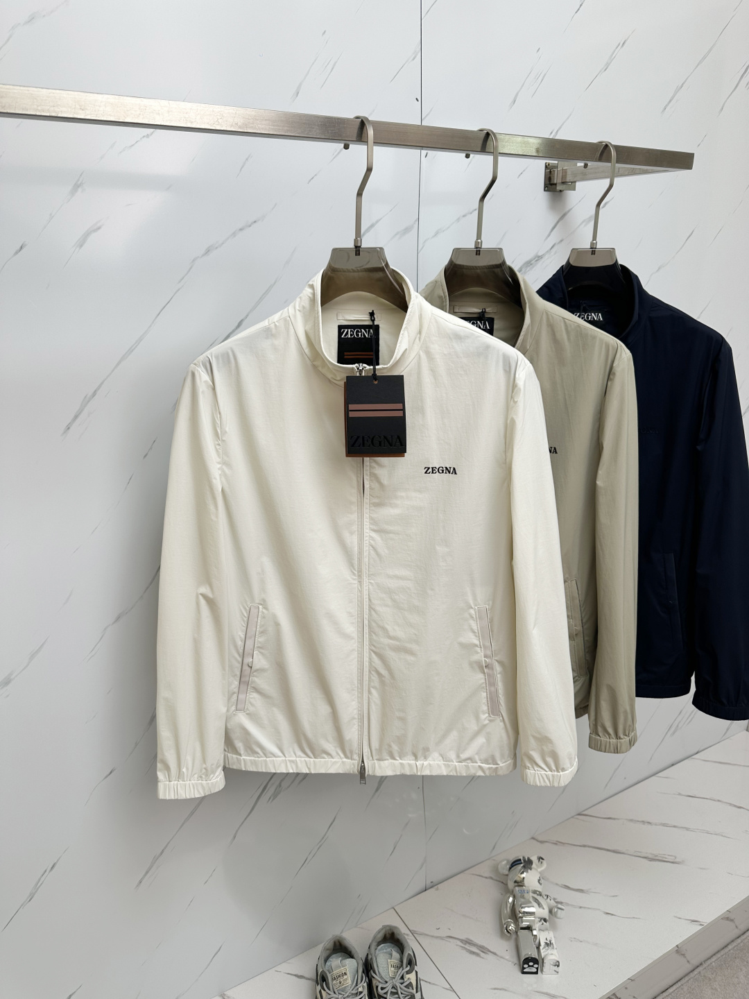 NO:128062,Ze2025ss early spring new style released Jenya lapel jacket jacket, spring jacket!  Wearing it is comfortable and slim, lazy and casual, combined with clean and simple colors, it is particularly pleasing to look at, suitable for daily wear~ welcoming sports items embellished with vitality prints to welcome the arrival of the warm season. Size M-3XL, zegna, jackets & coats, jackets & coats, alexander wang19860909Ze2025ss早春新款发布杰尼亚翻领夹克外套,春款外套！穿上就是舒适自在又显瘦的存在,慵懒而随性,结合干净简单的色系就特别耐看,适合日常穿着~倾情推出缀饰活力印花的运动单品,迎接温暖季节的到来. 尺码M-3XL,,zegna,jackets & coats,jackets & coats,alexander wang,Men's clothing