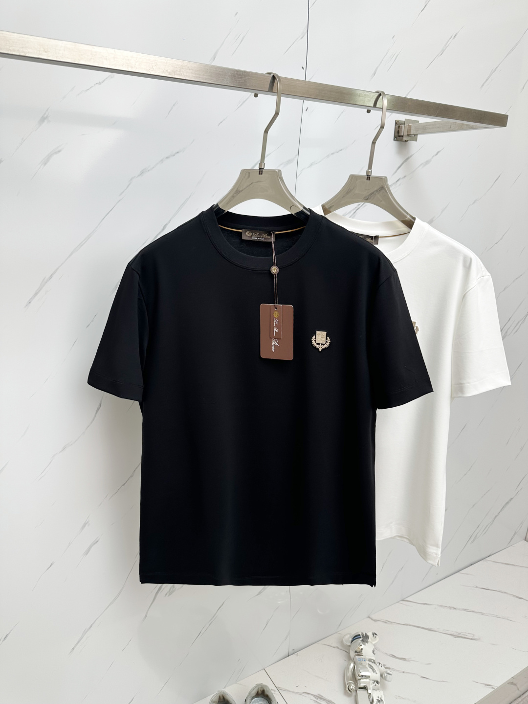 NO:128064,High-end quality 25 new SS autumn and winter products with short sleeves, high quality, moderate thickness, high comfort, MP washable and durable, autumn items, good winter base products, must be spare for two pieces. Special recommendations from relatives and friends, gifts are also the best choice!  Code number M-3XL, T-shirt,alexander wang19860909高端品质 25款SS秋冬新品打底短袖 质量杠杠的 厚度弹性适中 舒适性高 MP耐洗耐穿 秋季单品 冬季打底佳品 务必人手两件备用 亲戚好友特别推荐款 送礼也是最佳选择！ 码数M—3XL,,T-shirt,alexander wang,Men's clothing