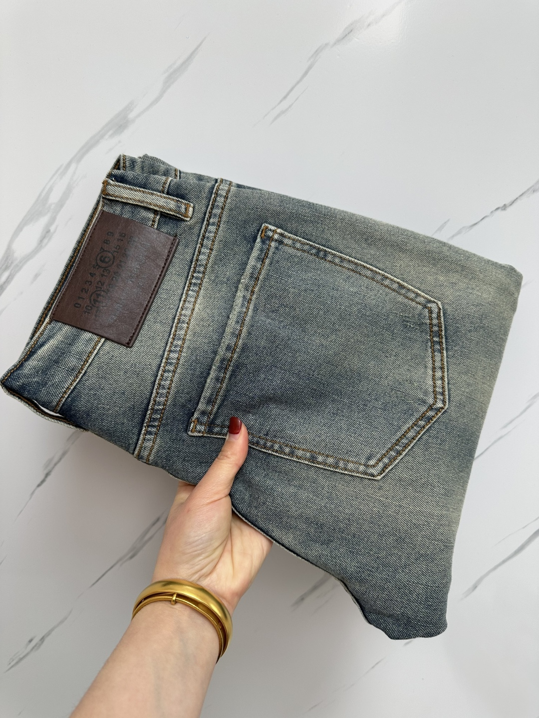 NO:140200,The official website counter is available at the same time. The original single product is a super stylish jeans, customized original washing denim fabric, unique design, top-grade printing craft letter pattern logo, original hardware and auxiliary decoration, extremely superior jeans, the materials and craftsmanship are extremely luxurious and exquisite, the grade is extremely high, the upper body is handsome and stylish, recommended, digits 29-38, jeans, alexander wang19860909官网专柜同步有售,原单狠货,超级有范儿的一款牛仔裤,定制原版水洗牛仔面料,独特设计,顶级印花工艺字母图案logo,原版五金辅料装饰,极为翘楚的一款牛仔裤,用料与工艺都极致奢华精湛,档次极高,上身帅气有型,推荐,码数29—38,,jeans,alexander wang,Men's clothing