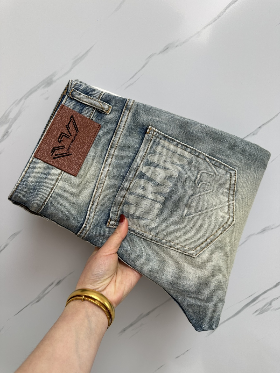 NO:140201,Amani official website counter is available at the same time, original singles are ruthless, super stylish jeans, customized original washing denim fabric, unique design, top-grade printing craft letter pattern logo, original hardware and auxiliary decoration, extremely superior jeans, the materials and craftsmanship are extremely luxurious and exquisite, extremely high-end, handsome and stylish, recommended, digits 29-38, jeans, alexander wang19860909Amani 官网专柜同步有售,原单狠货,超级有范儿的一款牛仔裤,定制原版水洗牛仔面料,独特设计,顶级印花工艺字母图案logo,原版五金辅料装饰,极为翘楚的一款牛仔裤,用料与工艺都极致奢华精湛,档次极高,上身帅气有型,推荐,码数29—38,,jeans,alexander wang,Men's clothing