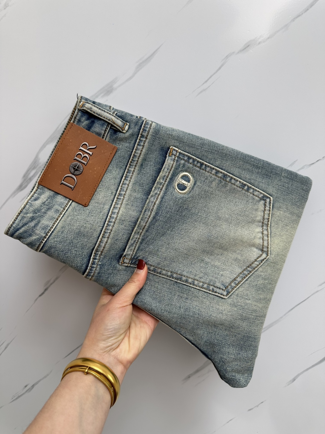 NO:140221,DIOR official website counter is available simultaneously, original singles, super stylish jeans, customized original washing denim fabric, unique design, top-grade printing craft letter pattern logo, original hardware and auxiliary decoration, extremely superior jeans, the materials and craftsmanship are extremely luxurious and exquisite, extremely high-end, handsome and stylish, recommended, digits 29-38,,dior,jeans,alexander wang19860909DIOR 官网专柜同步有售,原单狠货,超级有范儿的一款牛仔裤,定制原版水洗牛仔面料,独特设计,顶级印花工艺字母图案logo,原版五金辅料装饰,极为翘楚的一款牛仔裤,用料与工艺都极致奢华精湛,档次极高,上身帅气有型,推荐,码数29—38,,dior,jeans,alexander wang,Men's clothing