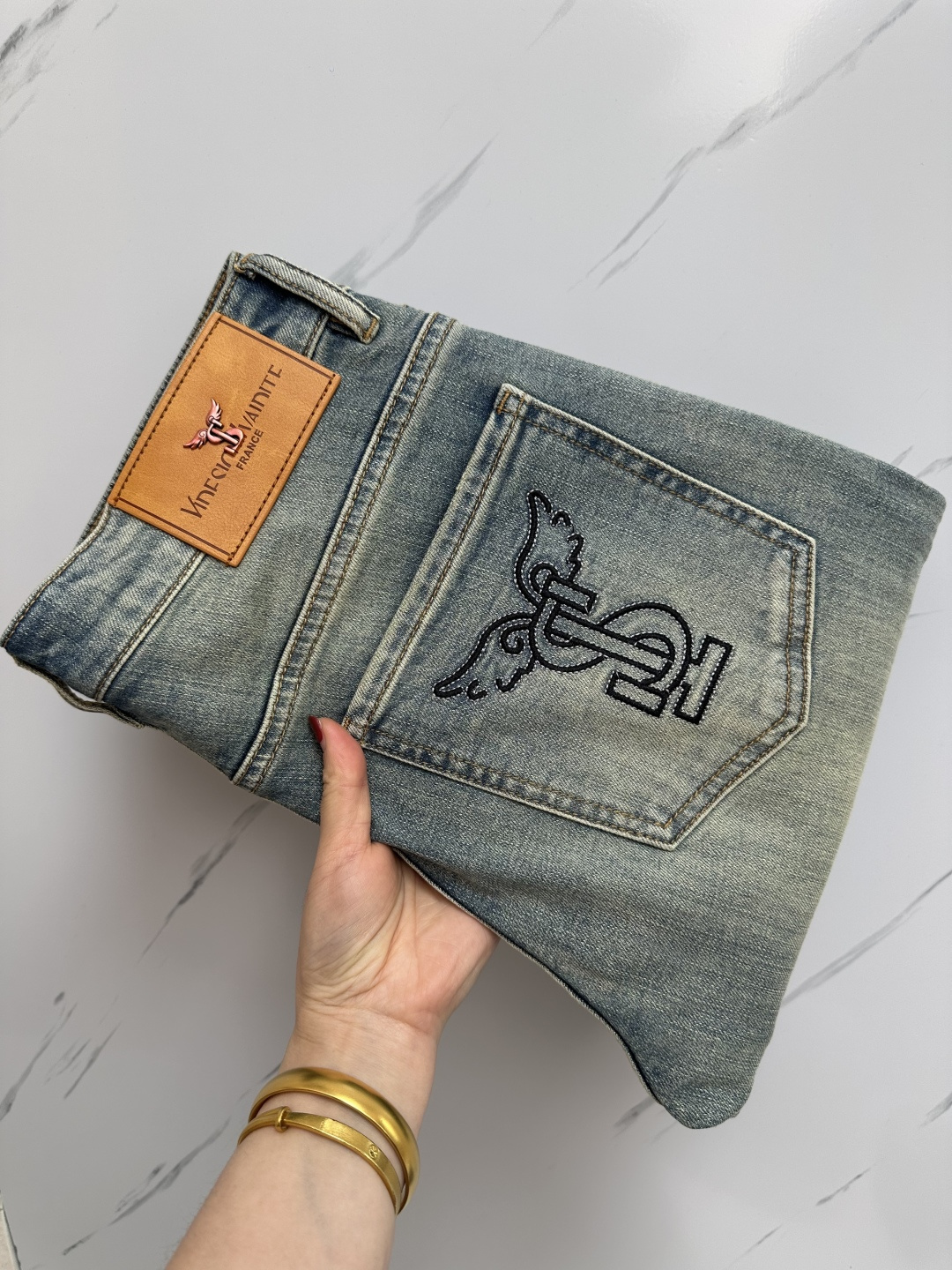 NO:140211,The official website counter is available at the same time. The original single product is a super stylish jeans, customized original washing denim fabric, unique design, top-grade printing craft letter pattern logo, original hardware and auxiliary decoration, extremely superior jeans, the materials and craftsmanship are extremely luxurious and exquisite, the grade is extremely high, the upper body is handsome and stylish, recommended, digits 29-38, jeans, alexander wang19860909官网专柜同步有售,原单狠货,超级有范儿的一款牛仔裤,定制原版水洗牛仔面料,独特设计,顶级印花工艺字母图案logo,原版五金辅料装饰,极为翘楚的一款牛仔裤,用料与工艺都极致奢华精湛,档次极高,上身帅气有型,推荐,码数29—38,,jeans,alexander wang,Men's clothing