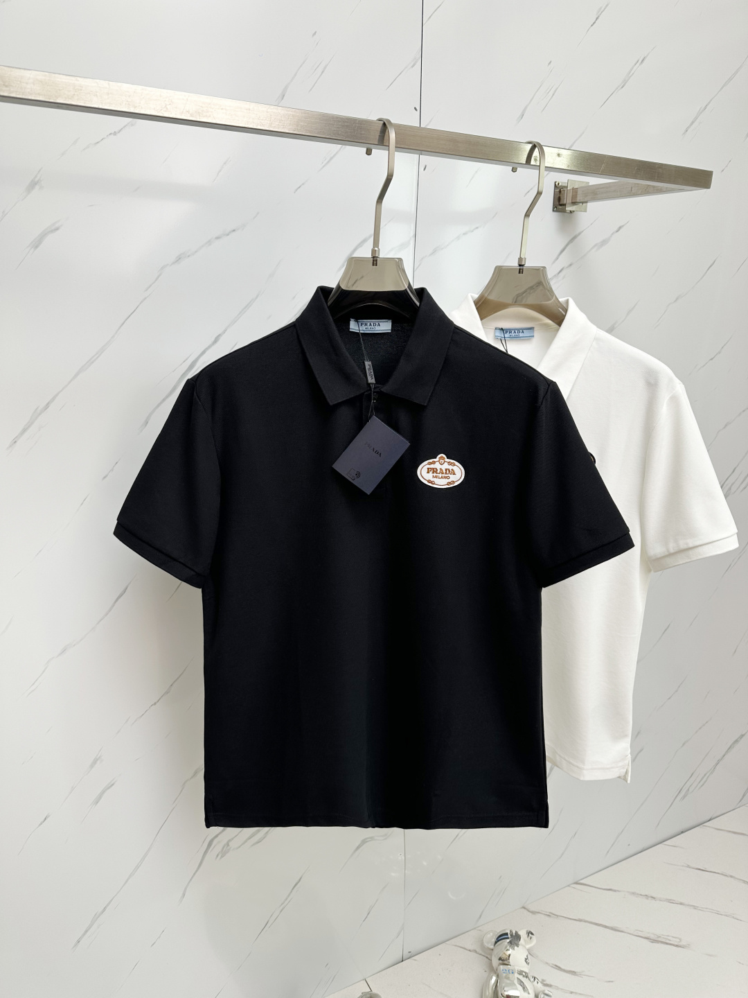 NO:448330,PRADA's latest and most top version of Polo shirt short sleeves, the top quality. Jade silk has the best production process imported fabrics, unique design of the counter model, imported high-end custom imported feel first-class!  !  Code number M-3XL, prada, T-shirt, alexander wang19860909PRADA 最新最顶级版本Polo衫短袖,最顶级的品质.玉蚕丝 顶级制作工艺进口面料,专柜款独特设计,采用进口高端订制进口手感一流！！码数M—3XL,,prada,T-shirt,alexander wang,Men's clothing