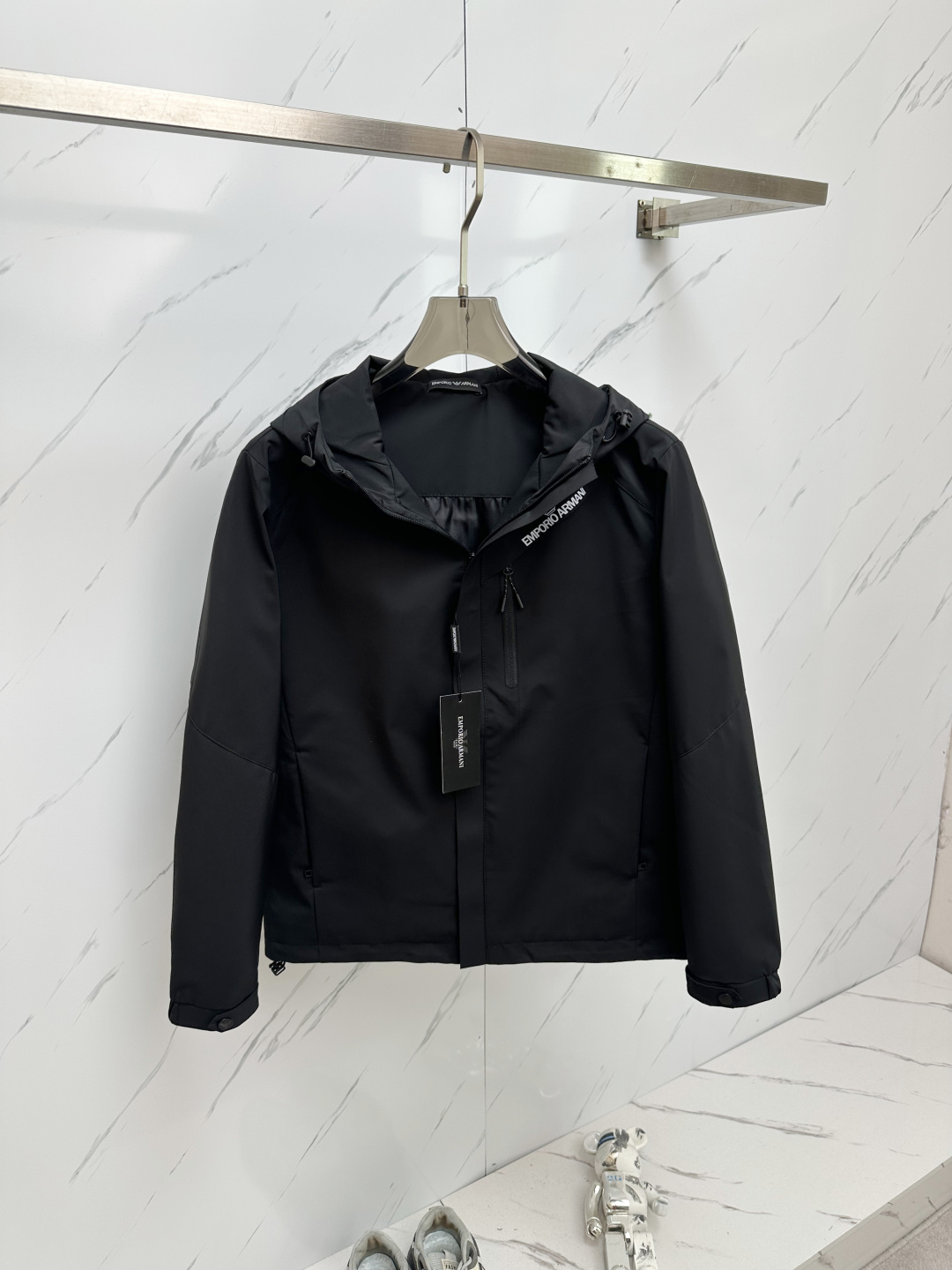 NO:131706,ARMANI The same model on the official website, complete with three specifications!  SS New Men's Jacket Jacket at the Spring Festival, Fashionable and Casual High-end Version!  Customized fabrics for counters are breathable and comfortable, with impeccable details, and the brand element design concept reflects high quality. The feel is delicate and soft!  It is casually cut, with a great upper body style!  Code number M~3XL, armani, armani, jackets & coats, jackets & coats, alexander wang19860909ARMANI 阿玛尼 官网同款,三标齐全！ss开春新款男士夹克外套,时尚休闲高端版本！专柜定制面料 透气舒适度高,细节无可挑剔,品牌元素设计理念,体现高品质.手感细腻柔软！呈现休闲裁剪,上身版型超赞！码数M～3XL,,armani,armani,jackets & coats,jackets & coats,alexander wang,Men's clothing