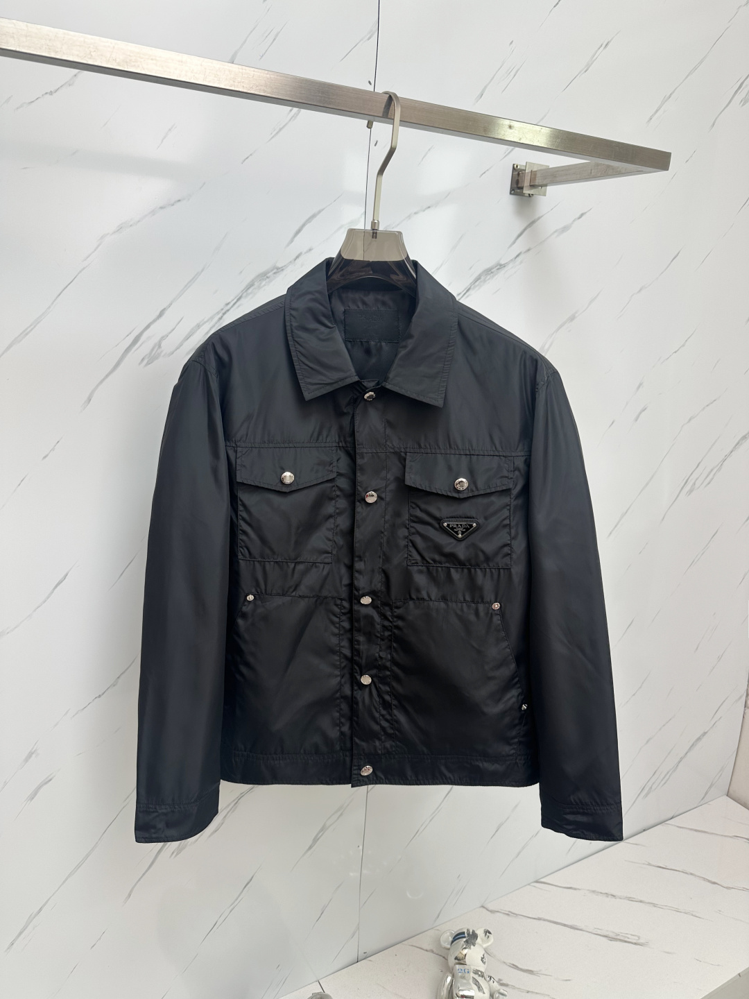 NO:131710,Prad exclusively offers the latest spring and autumn fashionable jackets. A jacket with a classic design and great appearance. It is even more difficult to pick and quality control. You can buy it directly. You can't miss it! Through the detailed pictures, you can feel its powerful aura, and the warm-concentration effect is significant, so you don’t have to worry about the chill at all! It is both fashionable and functional, and the whole style looks more luxurious and elegant! Size 48-56, prada, jackets & coats, jackets & coats, alexander wang19860909Prad独家专供最新春秋时尚夹克.经典设计感与颜值爆棚的外套,品质更是无法挑剔品控可以直接入手,不容过错的高端臻品！通过细节图片便可感受到它强悍的气场,聚温保暖效果显著,完全不用担心会有一点寒意！时尚与功能性兼备,整款显得更加的奢华大气！ 尺码48-56,,prada,jackets & coats,jackets & coats,alexander wang,Men's clothing