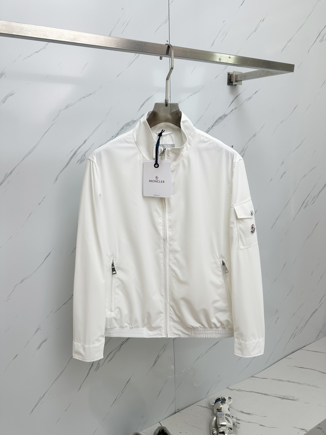 NO:126742,Moncler 2025ss early spring new release cover jacket jacket, spring jacket!  Wearing it is comfortable and slim, lazy and casual, combined with clean and simple colors, it is particularly pleasing to look at. It is suitable for daily wear~ I love to launch sports items embellished with vitality prints to welcome the arrival of the warm season. Size M-3XL, christian louboutin, Moncler, jackets & coats, jackets & coats, alexander wang19860909Moncler 2025ss早春新款发布蒙口夹克外套,春款外套！穿上就是舒适自在又显瘦的存在,慵懒而随性,结合干净简单的色系就特别耐看,适合日常穿着~倾情推出缀饰活力印花的运动单品,迎接温暖季节的到来. 尺码M-3XL,,christian louboutin,Moncler,jackets & coats,jackets & coats,alexander wang,Men's clothing