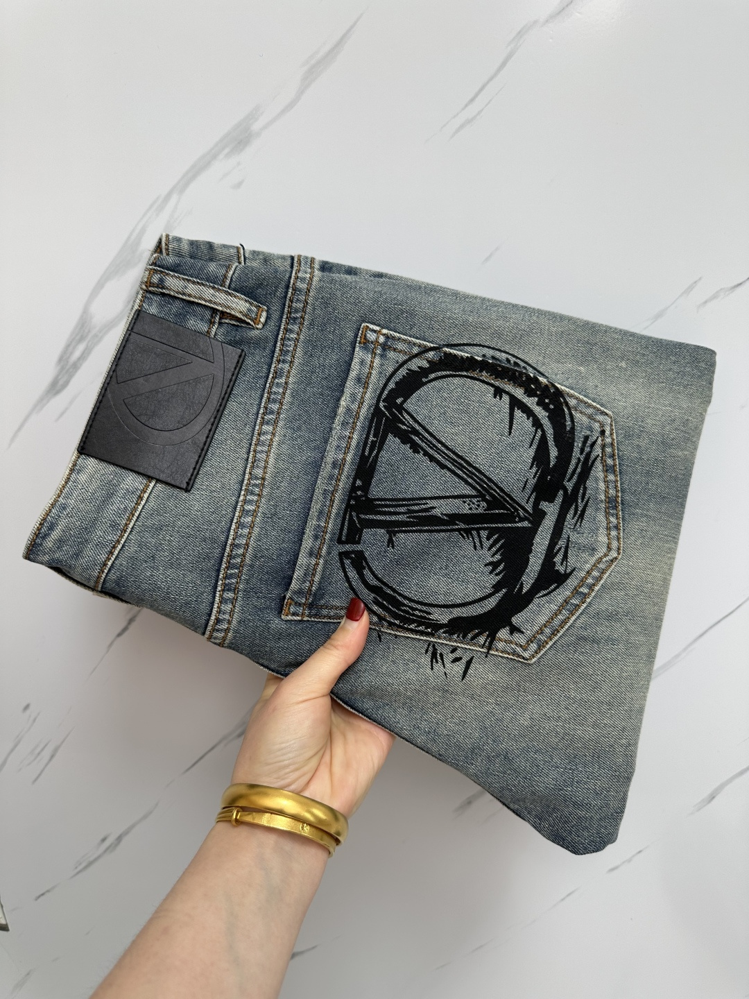 NO:126736,Warren official website counter is available at the same time, original singles are ruthless, super stylish jeans, customized original washing denim fabric, unique design, top-grade printing craft letter pattern logo, original hardware and auxiliary decoration, extremely superior jeans, the materials and craftsmanship are extremely luxurious and exquisite, extremely high-end, handsome and stylish, recommended, size 29-38, valentino, jeans, alexander wang19860909华伦 官网专柜同步有售,原单狠货,超级有范儿的一款牛仔裤,定制原版水洗牛仔面料,独特设计,顶级印花工艺字母图案logo,原版五金辅料装饰,极为翘楚的一款牛仔裤,用料与工艺都极致奢华精湛,档次极高,上身帅气有型,推荐,码数29—38,,valentino,jeans,alexander wang,Men's clothing