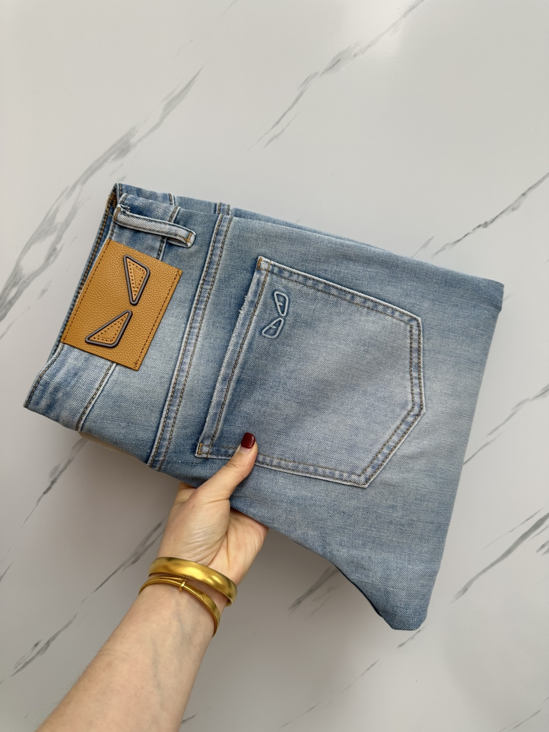 NO:126738,FD official website counter is available simultaneously, original singles, super stylish jeans, customized original washing denim fabric, unique design, top-grade printed craft letter pattern logo, original hardware and auxiliary decoration, extremely superior jeans, the materials and craftsmanship are extremely luxurious and exquisite, extremely high-end, handsome and stylish, recommended, size 29-38, jeans, alexander wang19860909FD 官网专柜同步有售,原单狠货,超级有范儿的一款牛仔裤,定制原版水洗牛仔面料,独特设计,顶级印花工艺字母图案logo,原版五金辅料装饰,极为翘楚的一款牛仔裤,用料与工艺都极致奢华精湛,档次极高,上身帅气有型,推荐,码数29—38,,jeans,alexander wang,Men's clothing