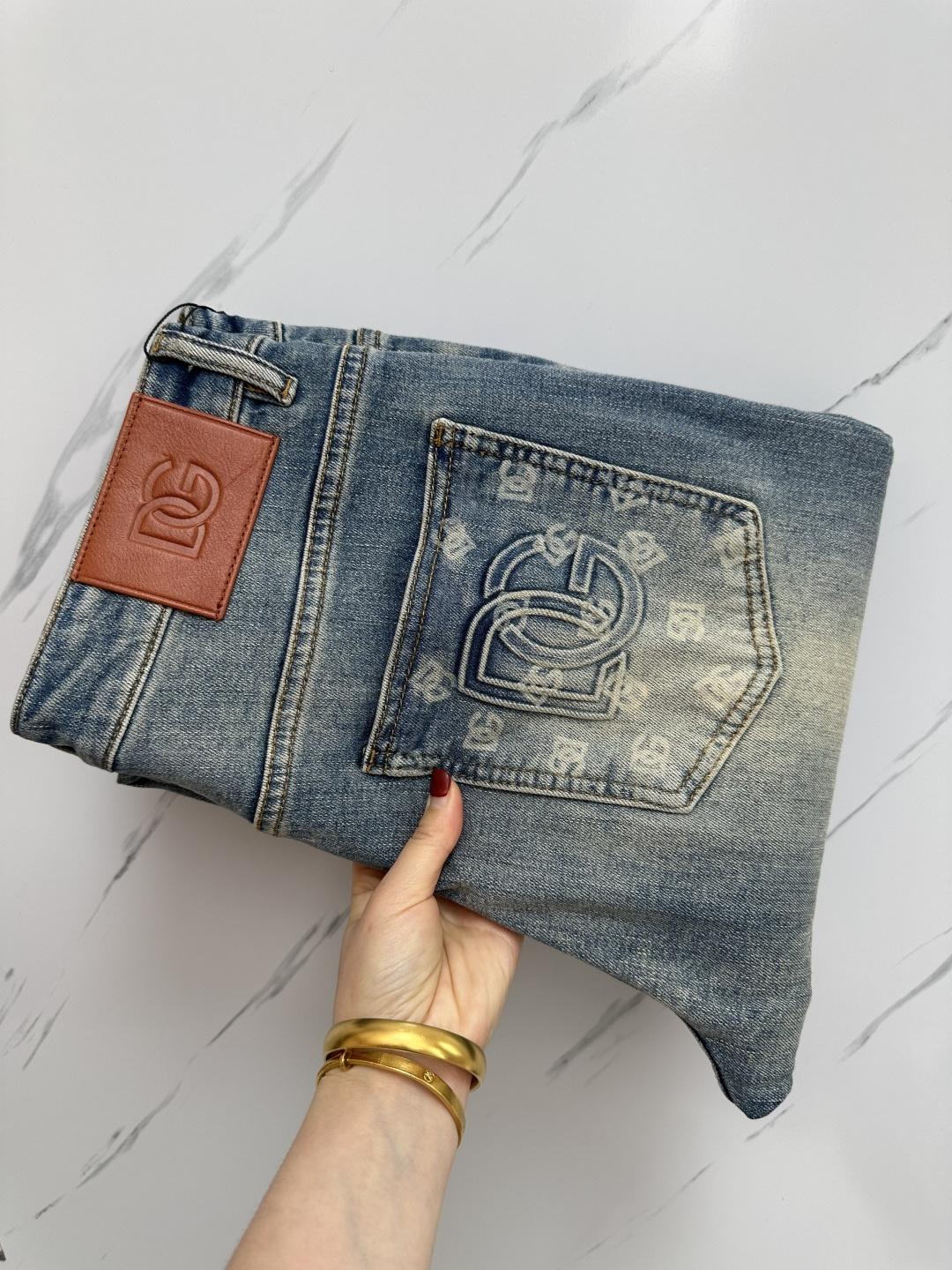 NO:126727,DG official website counter is available at the same time, original singles are ruthless, super stylish jeans, customized original washing denim fabric, unique design, top-grade printing craft letter pattern logo, original hardware and auxiliary decoration, extremely superior jeans, the materials and craftsmanship are extremely luxurious and exquisite, extremely high-end, handsome and stylish, recommended, digits 29-38, Dolce & Gabbana, jeans, alexander wang19860909DG 官网专柜同步有售,原单狠货,超级有范儿的一款牛仔裤,定制原版水洗牛仔面料,独特设计,顶级印花工艺字母图案logo,原版五金辅料装饰,极为翘楚的一款牛仔裤,用料与工艺都极致奢华精湛,档次极高,上身帅气有型,推荐,码数29—38,,Dolce&Gabbana,jeans,alexander wang,Men's clothing