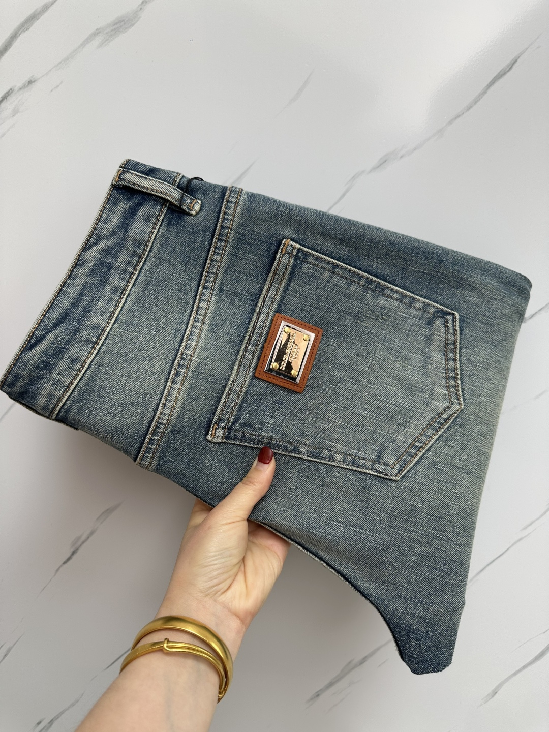 NO:126732,DG official website counter is available at the same time, original singles are ruthless, super stylish jeans, customized original washing denim fabric, unique design, top-grade printing craft letter pattern logo, original hardware and auxiliary decoration, extremely superior jeans, the materials and craftsmanship are extremely luxurious and exquisite, extremely high-end, handsome and stylish, recommended, digits 29-38, Dolce & Gabbana, jeans, alexander wang19860909DG 官网专柜同步有售,原单狠货,超级有范儿的一款牛仔裤,定制原版水洗牛仔面料,独特设计,顶级印花工艺字母图案logo,原版五金辅料装饰,极为翘楚的一款牛仔裤,用料与工艺都极致奢华精湛,档次极高,上身帅气有型,推荐,码数29—38,,Dolce&Gabbana,jeans,alexander wang,Men's clothing