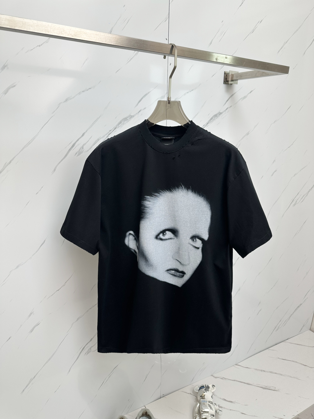 NO:136415,Really matched beauty channel goods balenci short-sleeved T-shirts, same style for men and women, couples, oversize style, loose (highest version) Imported Conley machine digital direct-injection printing (1:1) (differentiate the market face is unclear, etc., various wrong versions) All details Fabric auxiliary materials technology (all 1:1 over-tested) (the store owner is a 