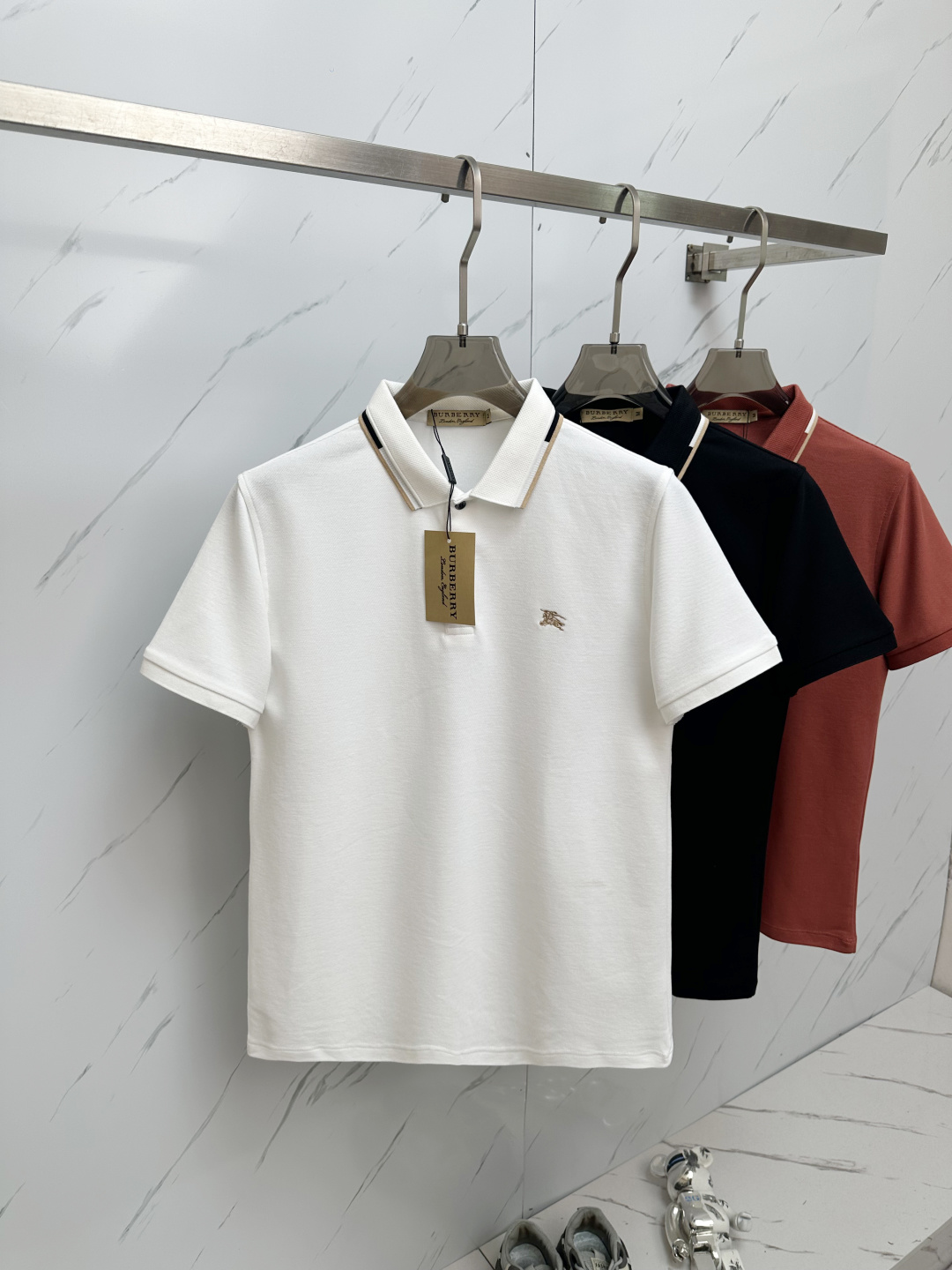 NO:134696,BURB's latest and most top version of Polo shirt short sleeves, the best quality. Jade silk top production process imported fabrics, unique design of the counter model, imported high-end custom imported feel first-class!  !  Code number M-3XL, burberry, T-shirt, alexander wang19860909BURB 最新最顶级版本Polo衫短袖,最顶级的品质.玉蚕丝 顶级制作工艺进口面料,专柜款独特设计,采用进口高端订制进口手感一流！！码数M—3XL,,burberry,T-shirt,alexander wang,Men's clothing