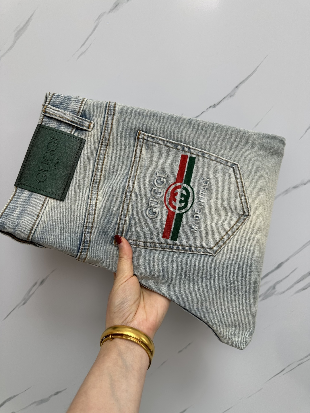 NO:136384,GUCCI official website counter is available simultaneously, original singles, super stylish jeans, customized original washing denim fabric, unique design, top-grade printing craft letter pattern logo, original hardware and auxiliary decoration, extremely superior jeans, the materials and craftsmanship are extremely luxurious and exquisite, extremely high-end, handsome and stylish, recommended, size 29-38, gucci, jeans, alexander wang19860909GUCCI 官网专柜同步有售,原单狠货,超级有范儿的一款牛仔裤,定制原版水洗牛仔面料,独特设计,顶级印花工艺字母图案logo,原版五金辅料装饰,极为翘楚的一款牛仔裤,用料与工艺都极致奢华精湛,档次极高,上身帅气有型,推荐,码数29—38,,gucci,jeans,alexander wang,Men's clothing