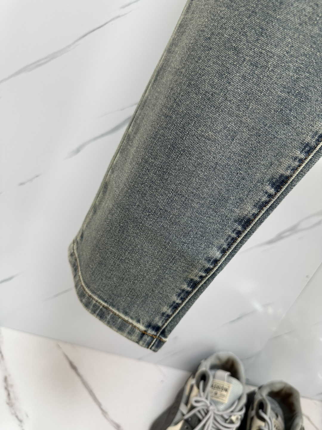 Luxurious Custom-Made Jeans with Unique Design and Top Printing Logo - 图片 7