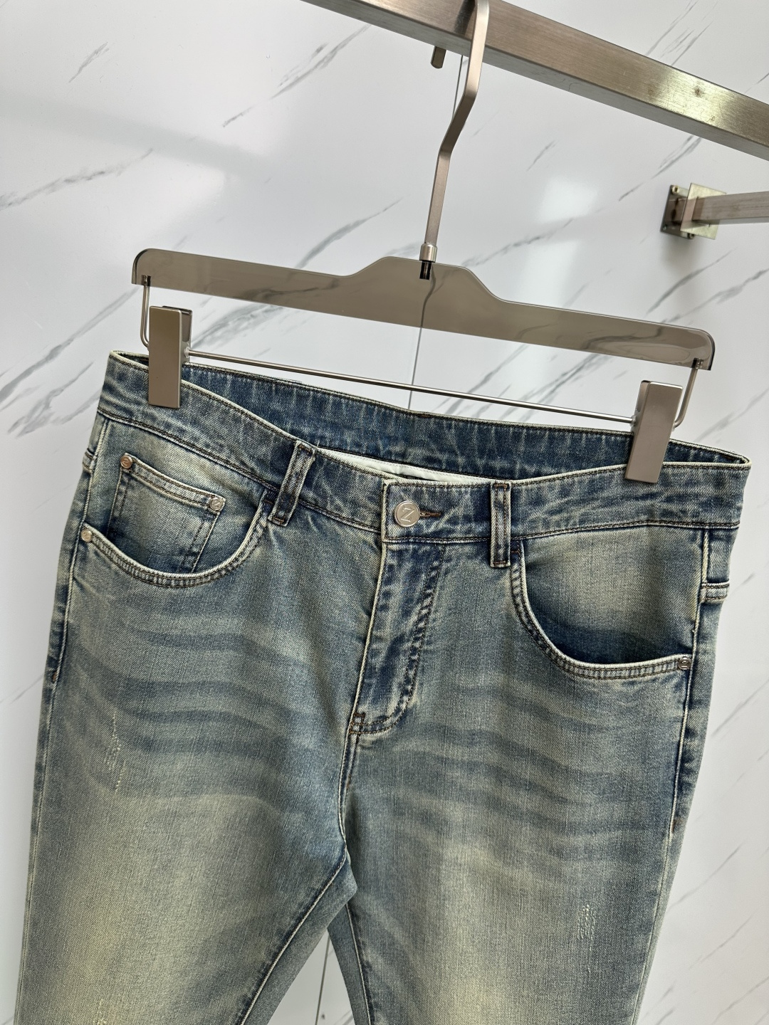 Luxurious Custom-Made Jeans with Unique Design and Top Printing Logo - 图片 4