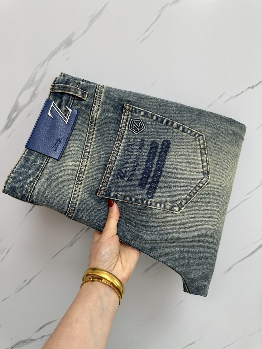 NO:161191,ZZ official website counter is available simultaneously, original singles, super stylish jeans, customized original washing denim fabric, unique design, top-grade printed craft letter pattern logo, original hardware and auxiliary decoration, extremely superior jeans, the materials and craftsmanship are extremely luxurious and exquisite, extremely high-end, handsome and stylish, recommended, digits 29-38, jeans, alexander wang19860909ZZ 官网专柜同步有售,原单狠货,超级有范儿的一款牛仔裤,定制原版水洗牛仔面料,独特设计,顶级印花工艺字母图案logo,原版五金辅料装饰,极为翘楚的一款牛仔裤,用料与工艺都极致奢华精湛,档次极高,上身帅气有型,推荐,码数29—38,,jeans,alexander wang,Men's clothing