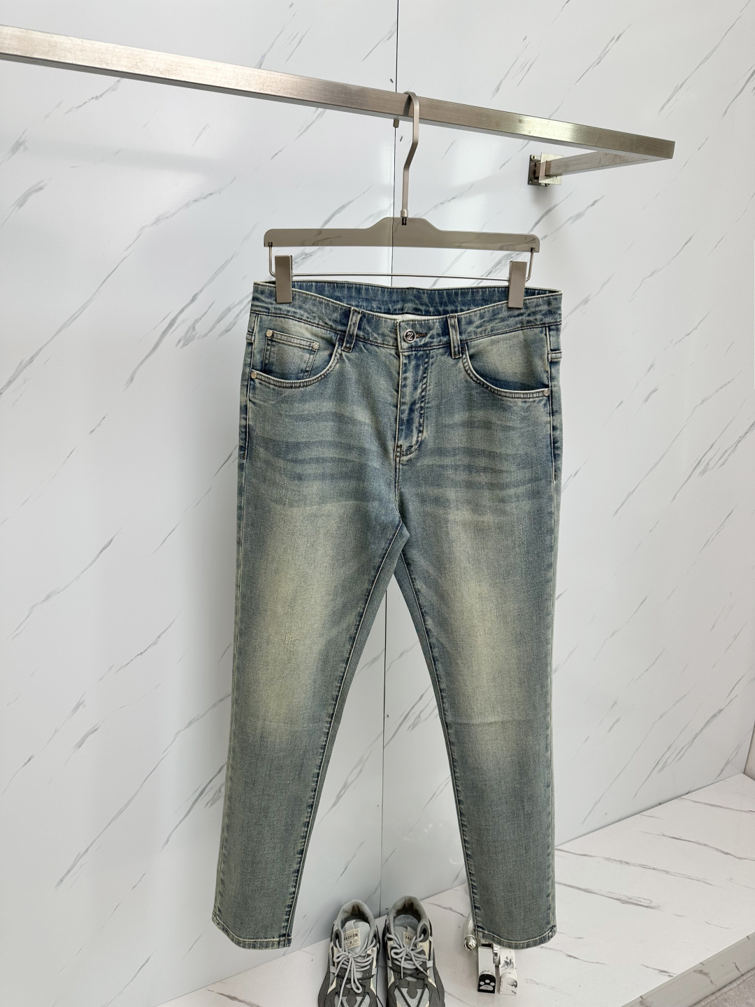 Luxurious Custom-Made Jeans with Unique Design and Top Printing Logo - 图片 3