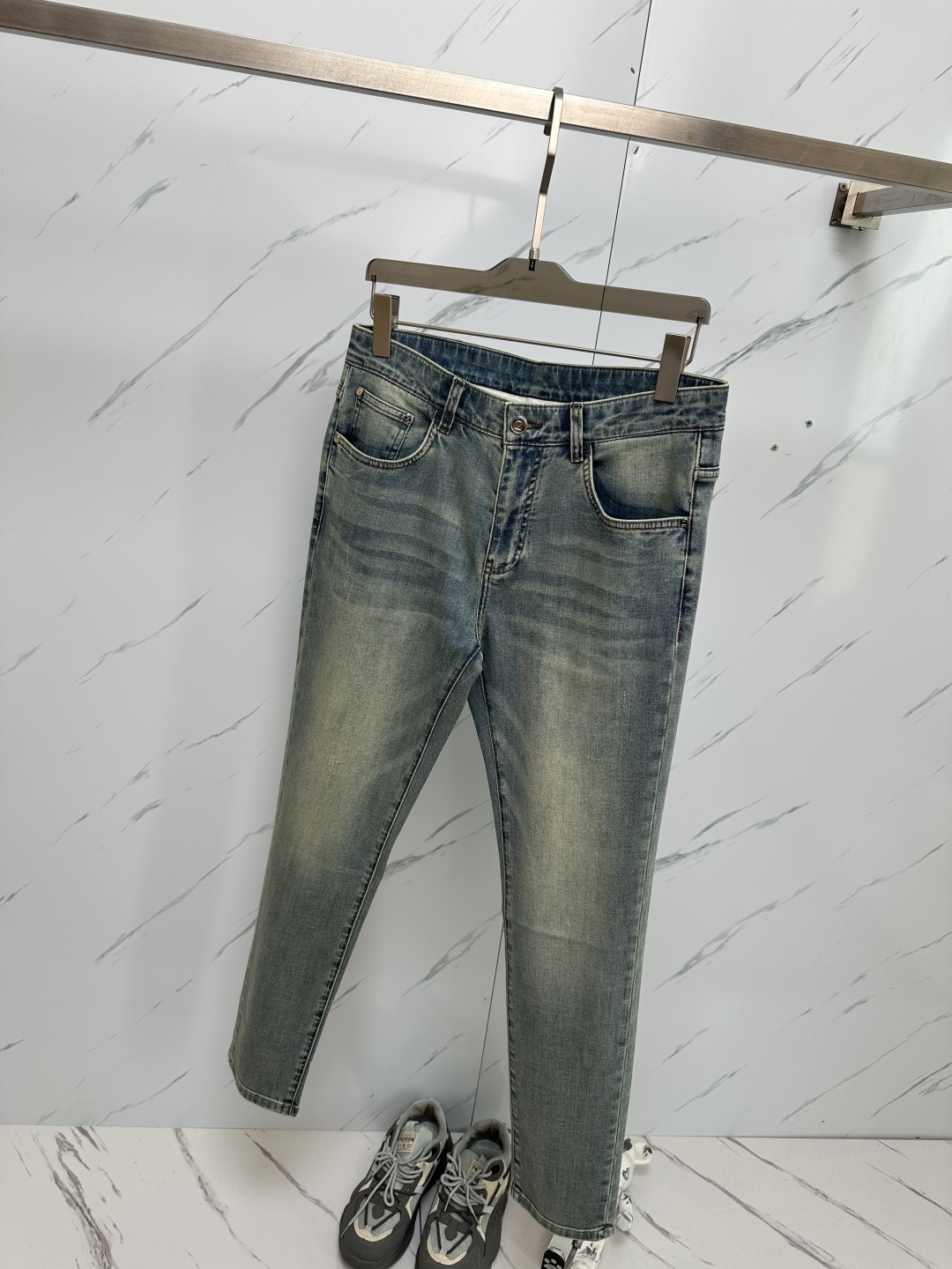 Luxurious Custom-Made Jeans with Unique Design and Top Printing Logo - 图片 6