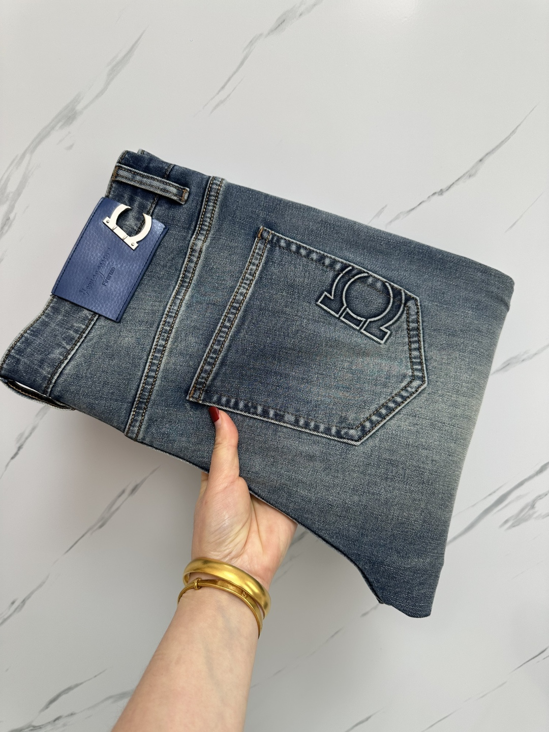 NO:161188,The official website counter is available at the same time. The original single product is a super stylish jeans, customized original washing denim fabric, unique design, top-grade printing craft letter pattern logo, original hardware and auxiliary decoration, extremely superior jeans, the materials and craftsmanship are extremely luxurious and exquisite, the grade is extremely high, the upper body is handsome and stylish, recommended, digits 29-38, jeans, alexander wang19860909官网专柜同步有售,原单狠货,超级有范儿的一款牛仔裤,定制原版水洗牛仔面料,独特设计,顶级印花工艺字母图案logo,原版五金辅料装饰,极为翘楚的一款牛仔裤,用料与工艺都极致奢华精湛,档次极高,上身帅气有型,推荐,码数29—38,,jeans,alexander wang,Men's clothing