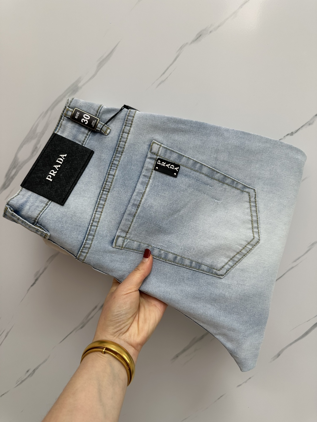 NO:146378,PRADA official website counter is available simultaneously, original singles, super stylish jeans, customized original washing denim fabric, unique design, top-grade printing craft letter pattern logo, original hardware and auxiliary decoration, extremely superior jeans, the materials and craftsmanship are extremely luxurious and exquisite, extremely high-end, handsome and stylish, recommended, size 29-38,, prada, jeans, alexander wang19860909PRADA 官网专柜同步有售,原单狠货,超级有范儿的一款牛仔裤,定制原版水洗牛仔面料,独特设计,顶级印花工艺字母图案logo,原版五金辅料装饰,极为翘楚的一款牛仔裤,用料与工艺都极致奢华精湛,档次极高,上身帅气有型,推荐,码数29—38,,prada,jeans,alexander wang,Men's clothing