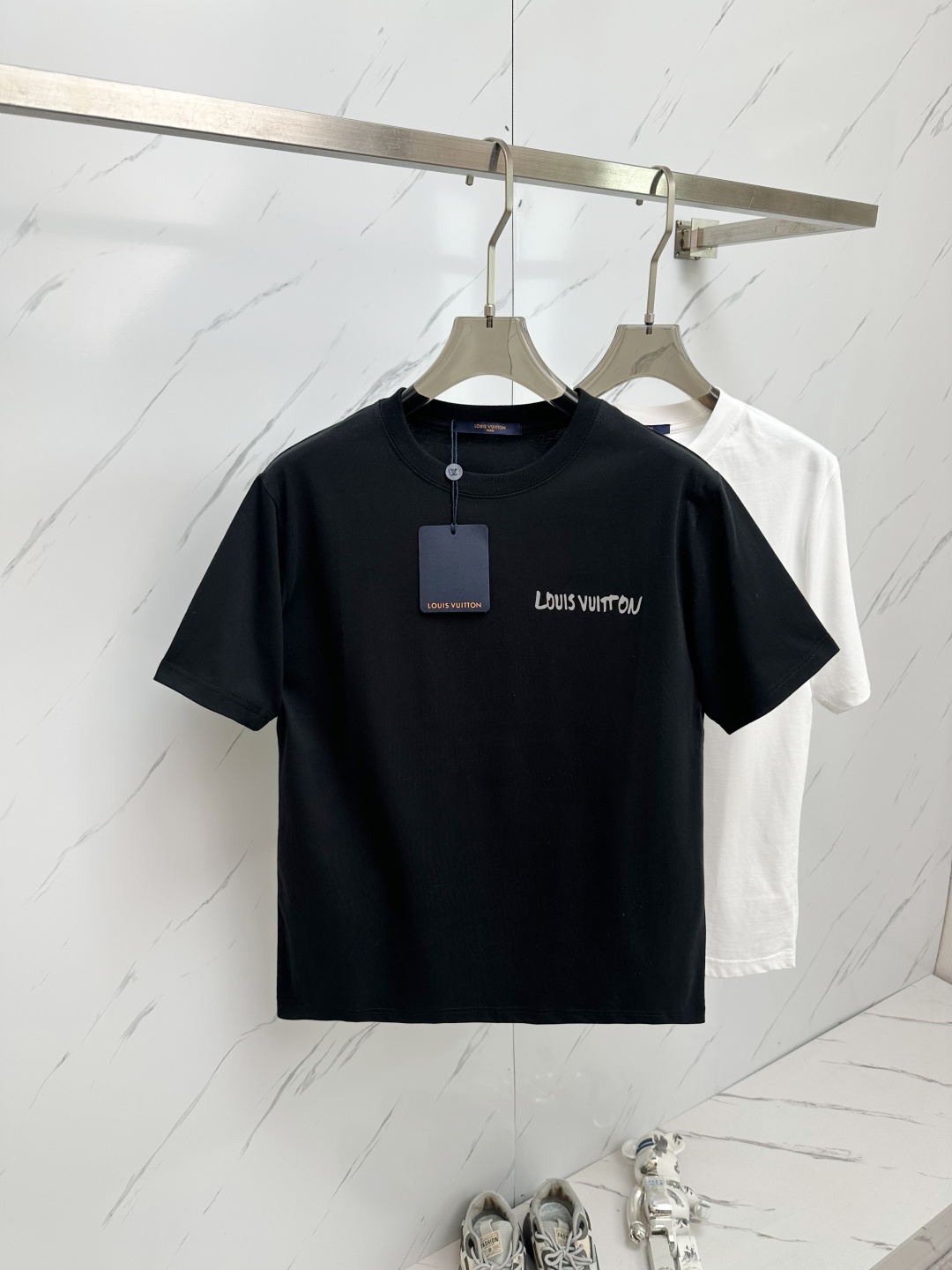 NO:146520,2025 L Home High-end Customization ·New Logo Logo Exquisite Letter Round Neck Short Sleeve - Color Black White Original Fabric Official Same Model Round Neck Short Sleeve Customized Same Cylinder Dye Fabric Very Comfortable Hands The latest brick cabinets in spring and summer are synchronized. Fashionable and unique and beautiful. It is very suitable for both men and women. Must have models for people. S-2XL,,louis vuitton, T-shirt, alexander wang198609092025 L家高端定制 ·新款Logo标识精致字母圆领短袖 - 颜色黑色 白色 原版面料 官方同款 圆领短袖 定制同缸染面料 手感非常舒服  春夏最新砖柜同步 时尚又个性超级百搭好看的 男女都非常合适 人手必备款 码数S-2XL,,louis vuitton,T-shirt,alexander wang,Men's clothing