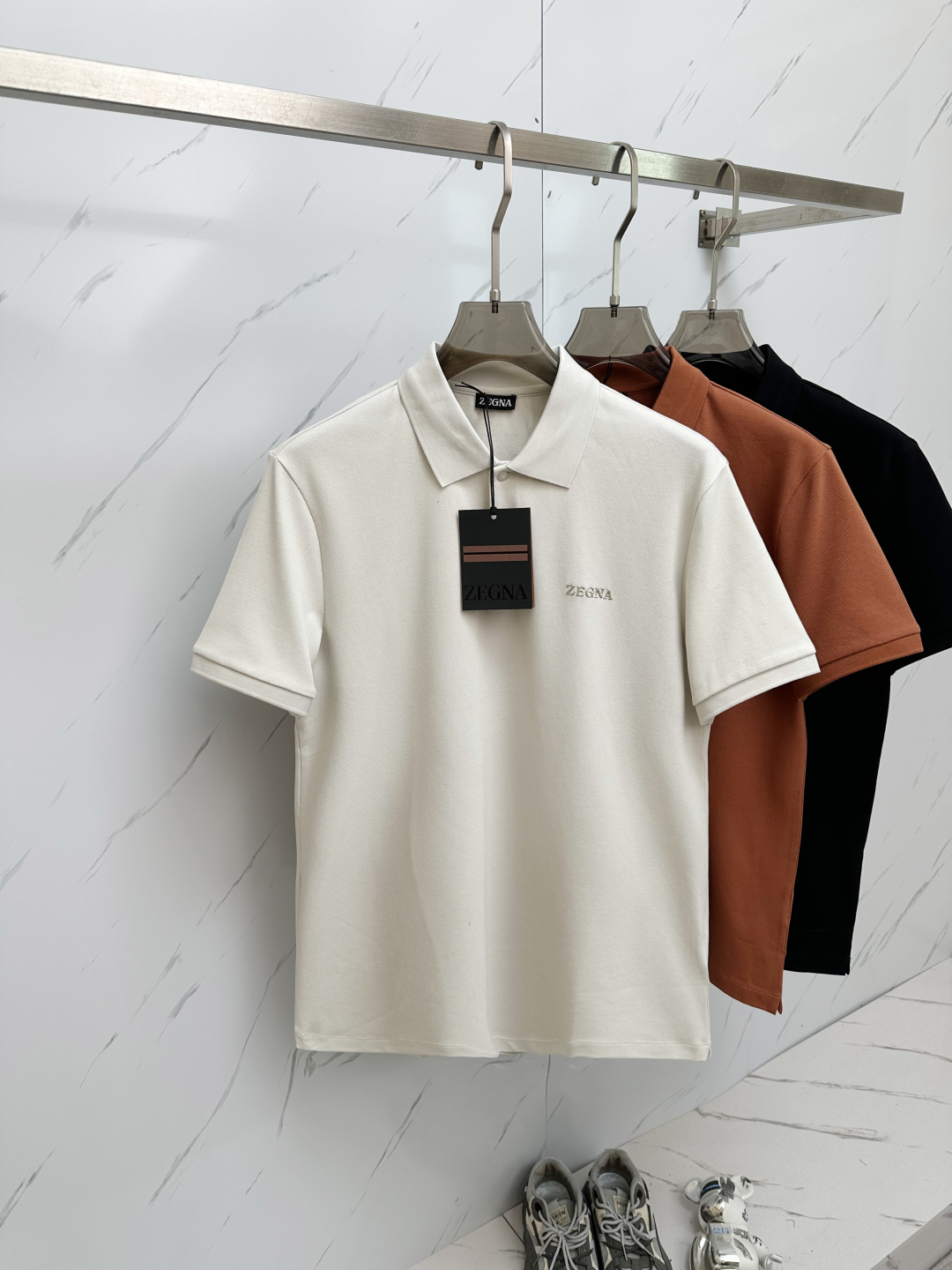 NO:141896,ZEGNA 2025 latest men's short-sleeved Polo shirt, the latest brand design elements!  Neither monotonous nor complicated, it shows taste just right!  Customer-supplied top custom fabrics!  Comfortable, sweat-absorbing and breathable, the unique high-end fabric presents a simple and elegant temperament!  Embroidery logo craftsmanship on chest!  The quality and quality are the most perfect and full three-dimensional! Standard cutting design!  Every detail is a synchronized with high-end fashion 48-56, T-shirt,alexander wang19860909ZEGNA 2025最新款男士短袖Polo衫,品牌最新设计元素！既不单调也不复杂,恰到好处的展现品味！客供顶级定制面料！舒适吸汗透气根本不在话下,面料独具的高奢感呈现简约优雅气质！胸前品牌标识刺绣logo工艺！品质品相都是最完美的饱满立体!标准裁剪设计！每一处细节都是与高端时尚同步的体现 48—56,,T-shirt,alexander wang,Men's clothing