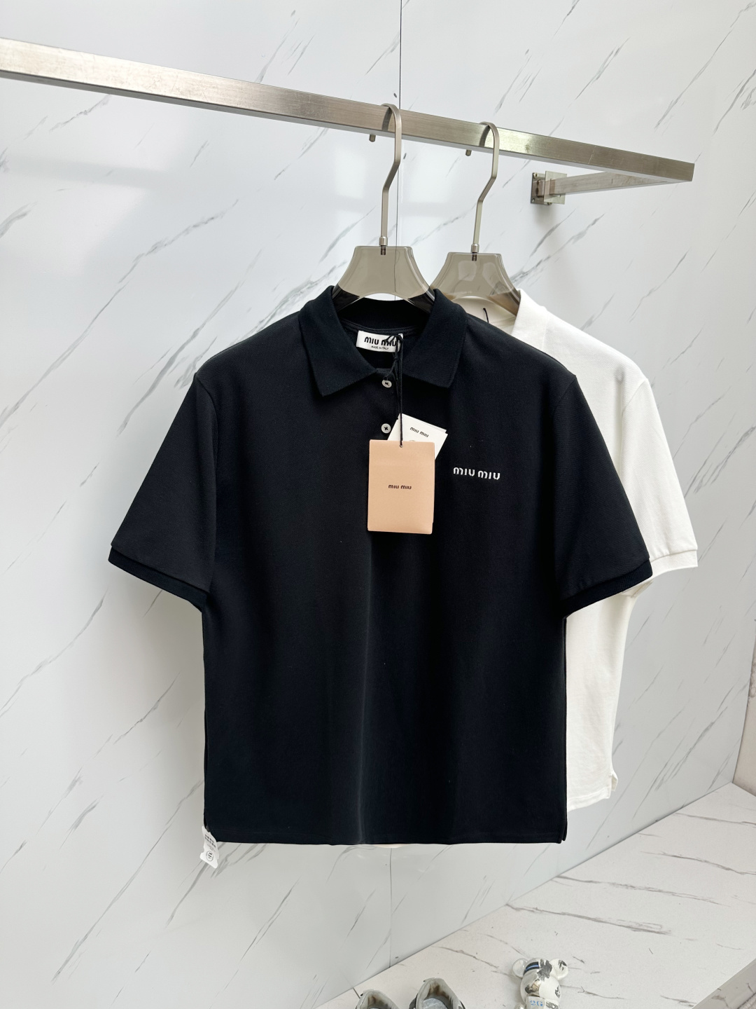 NO:134705,MiU MIU's new top version of Polo shirt short sleeves, the top quality. Jade silk top production process imported fabrics, unique design of the counter model, imported high-end custom imported feel first-class!  !  S—XL, miumiu, T-shirt, alexander wang19860909MiU MIU 新最顶级版本Polo衫短袖,最顶级的品质.玉蚕丝 顶级制作工艺进口面料,专柜款独特设计,采用进口高端订制进口手感一流！！码数S—XL,,miumiu,T-shirt,alexander wang,Men's clothing