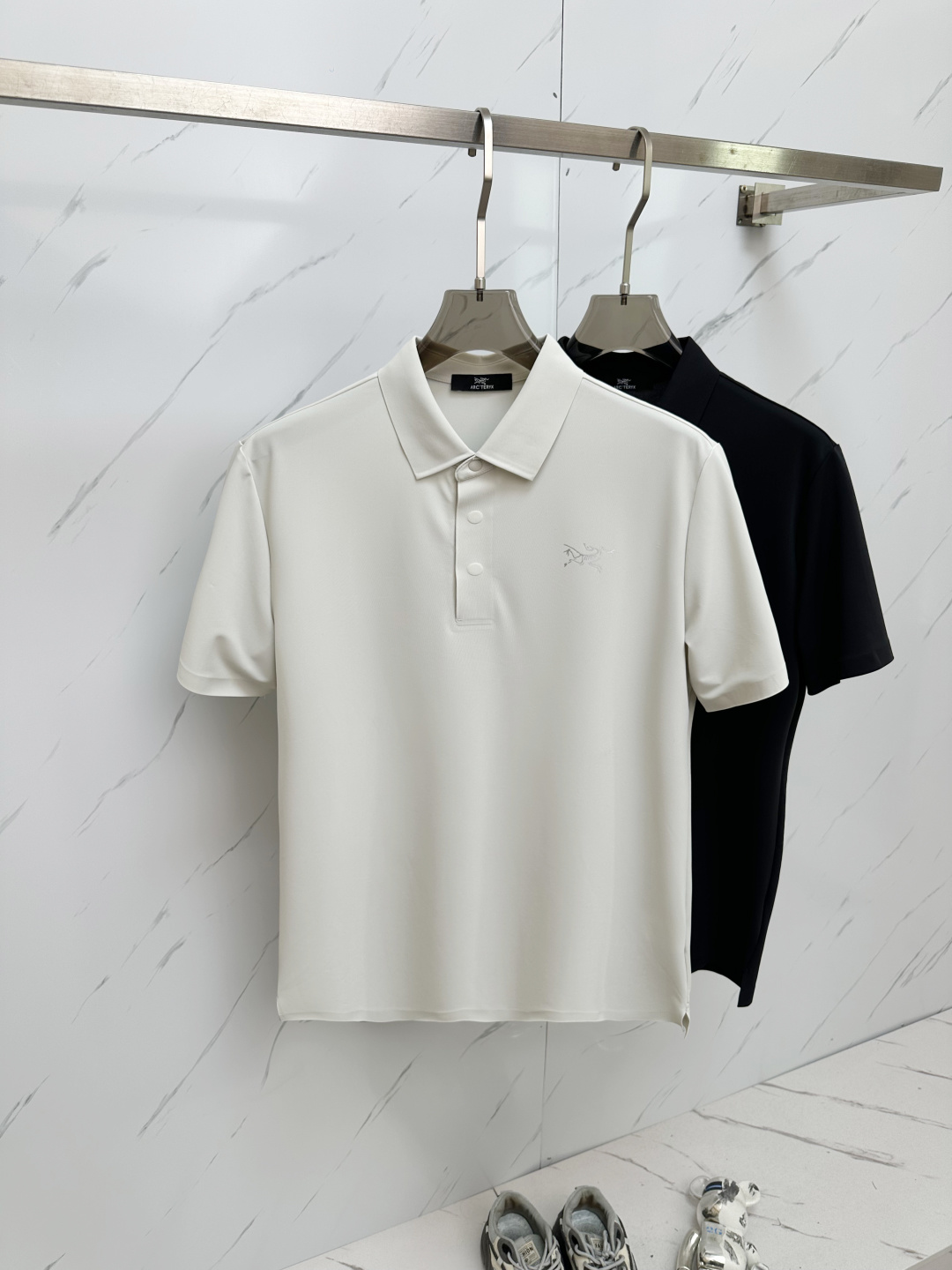 NO:428511,Bird The latest and most top version of Polo shirt short sleeves, the top quality. Jade silk top production craft imported fabrics, unique design of the counter model, imported high-end custom imported feel first-class!  !  Code number M—2XL, T-shirt,alexander wang19860909鸟 最新最顶级版本Polo衫短袖,最顶级的品质.玉蚕丝 顶级制作工艺进口面料,专柜款独特设计,采用进口高端订制进口手感一流！！码数M—2XL,,T-shirt,alexander wang,Men's clothing