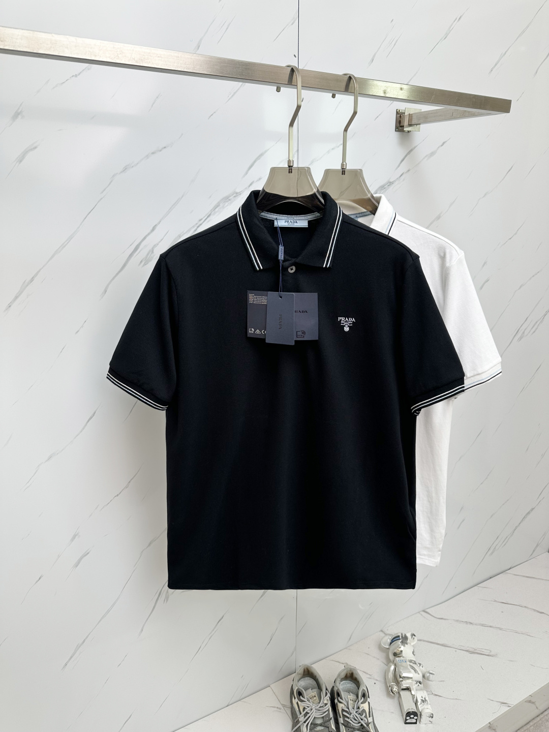 NO:448302,PRADA's latest and most top version of Polo shirt short sleeves, the top quality. Jade silk has the best production process imported fabrics, unique design of the counter model, imported high-end custom imported feel first-class!  !  S-XL, prada, T-shirt, alexander wang19860909PRADA 最新最顶级版本Polo衫短袖,最顶级的品质.玉蚕丝 顶级制作工艺进口面料,专柜款独特设计,采用进口高端订制进口手感一流！！码数S—XL,,prada,T-shirt,alexander wang,Men's clothing