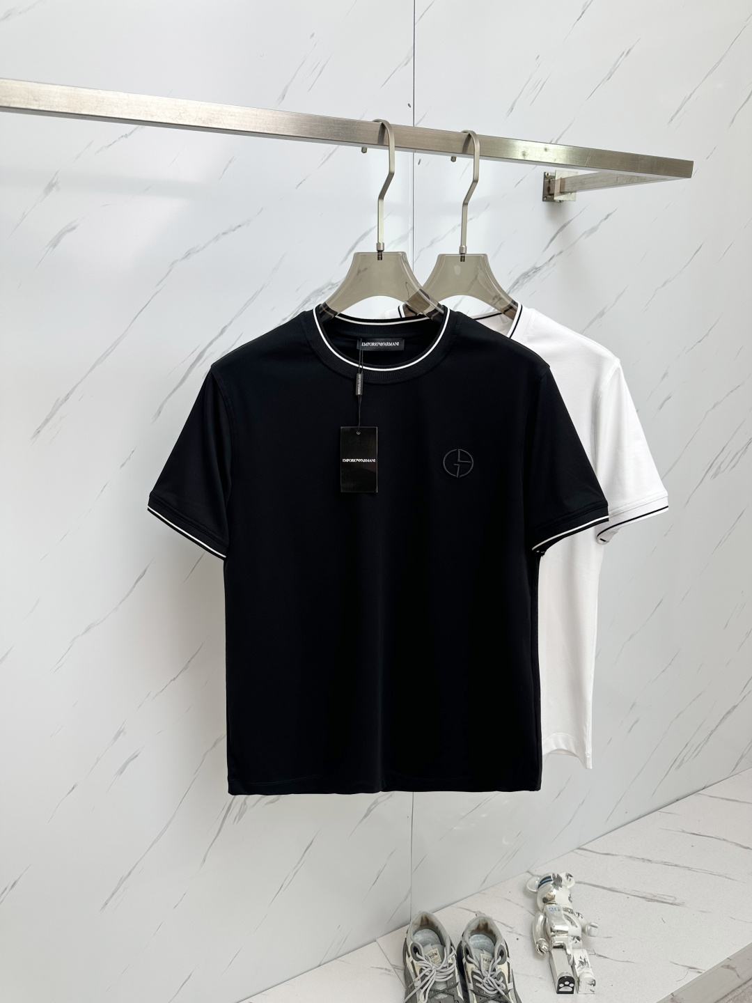 NO:137284,Amani 20250 spring and summer new round neck short-sleeved logo original fabric, official same style, short-sleeved T-shirt, customized fabric, very comfortable to touch, the latest brick cabinet in spring and summer, fashionable and personalized, super versatile and beautiful, very suitable for both men and women, essential models for human hands M—3XL,,T-shirt,tees,t-shirt,alexander wang19860909Amani 20250春夏新款圆领短袖大Logo原版面料 官方同款 短袖T恤 定制面料 手感非常舒服  春夏最新砖柜同步 时尚又个性 超级百搭好看 男女都非常合适 人手必备款 M—3XL,,T-shirt,tees，t-shirt,alexander wang,Men's clothing