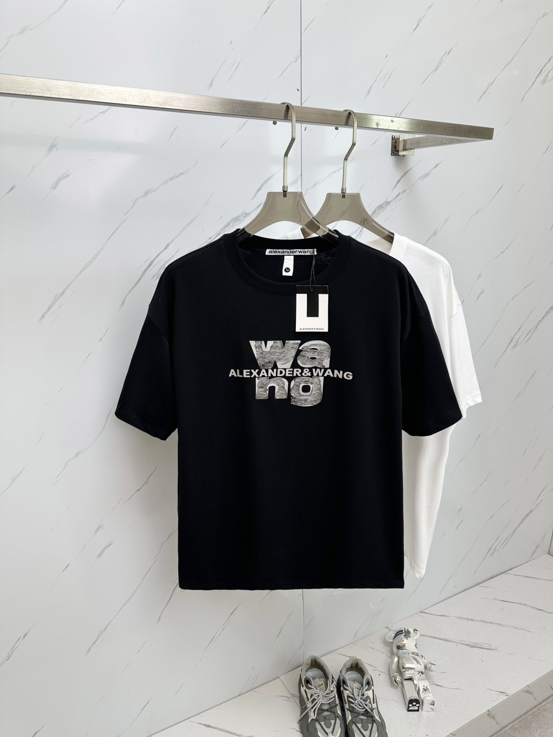 NO:140427,.25SS early spring new style, classic letter logo, wow rubber thick board short sleeves, light luxury, essential items for men and women's daily commuting outfits, correct version, welcome to compare, code number S-2XL, T-shirt, alexander wang19860909.25SS早春新款 经典字母logo哇胶厚板短袖 轻奢主义 男女日常通勤穿搭必备单品 正确版本 欢迎对比 码数S-2XL,,T-shirt,alexander wang,Men's clothing
