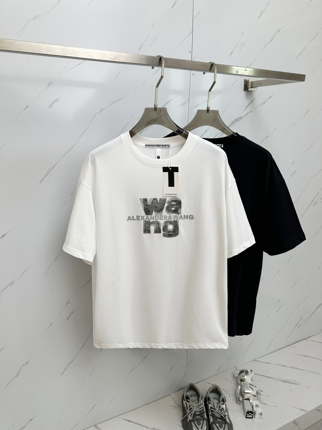 NO:140424,25SS early spring new style, classic letter logo wow rubber thick board short sleeves, light luxuryism, essential items for men and women's daily commuting outfits, correct version, welcome to compare, code number S-2XL, T-shirt, alexander wang1986090925SS早春新款 经典字母logo哇胶厚板短袖 轻奢主义 男女日常通勤穿搭必备单品 正确版本 欢迎对比 码数S-2XL,,T-shirt,alexander wang,Men's clothing
