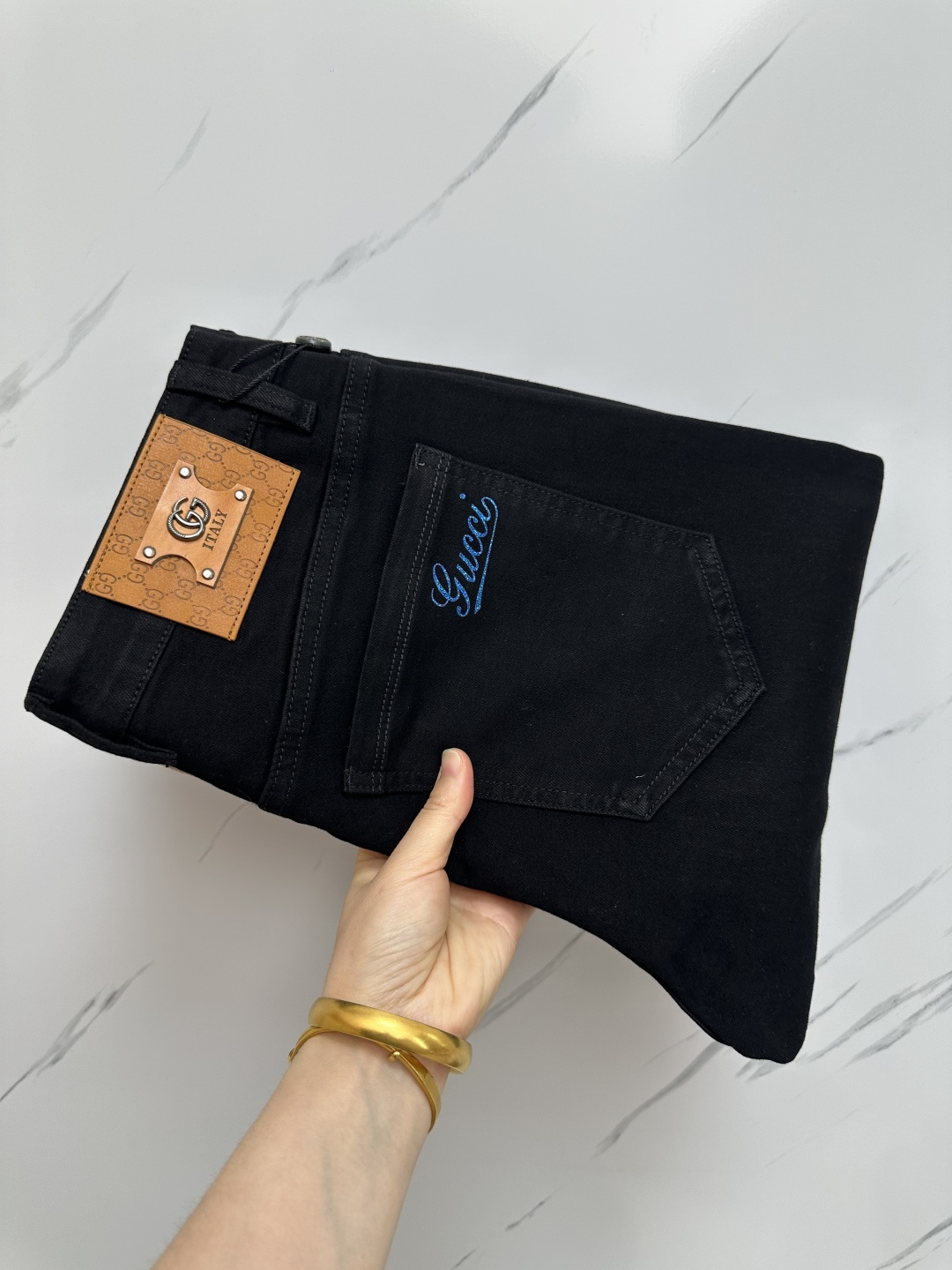 NO:452062,The official website counter is available at the same time. The original single product is a super stylish jeans, customized original washing denim fabric, unique design, top-grade printing craft letter pattern logo, original hardware and auxiliary decoration, extremely superior jeans, the materials and craftsmanship are extremely luxurious and exquisite, the grade is extremely high, the upper body is handsome and stylish, recommended, digits 29-38, jeans, alexander wang19860909官网专柜同步有售,原单狠货,超级有范儿的一款牛仔裤,定制原版水洗牛仔面料,独特设计,顶级印花工艺字母图案logo,原版五金辅料装饰,极为翘楚的一款牛仔裤,用料与工艺都极致奢华精湛,档次极高,上身帅气有型,推荐,码数29—38,,jeans,alexander wang,Men's clothing