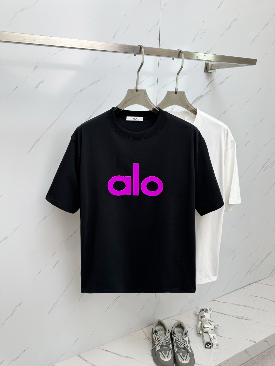 NO:162605,DIOR 2025 spring and summer new style first-time counter latest short-sleeved round-neck T-shirt, high-end customization, avant-garde and fashionable design!  Brand logo heavy craft design, high-end customized 230g fabric, soft feel, comfortable to wear, exquisite counter-level car line, fine workmanship, invincible and handsome upper body effect!  A must-have item for handsome men!  S-2XL….,dior,T-shirt,tees,t-shirt,alexander wang19860909DIOR 2025春夏新款首发专柜最新款短袖圆领T恤 高端订制 设计前卫时尚！品牌logo重工艺设计 高端定制230克面料.手感柔软.穿着舒适.专柜级别精致车线.做工精细.上身效果无敌帅气！型男必备单品！S—2XL….,,dior,T-shirt,tees，t-shirt,alexander wang,Men's clothing