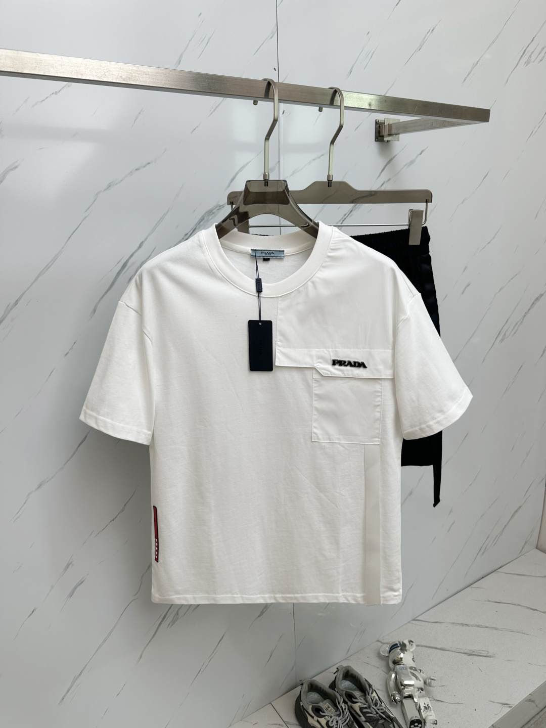 NO:452011,A set of PRADA Fendi's latest 25SS hot-selling set is coming. The fabric is customized with original version. The fabric is soft and light, moisture-absorbing and sweating. The upper body is super comfortable. M-3XL,,fendi,prada,dior,alexander wang19860909一套 PRADA 芬迪家最新25SS爆款套装来袭 面料采用原版定制 面料柔软轻盈 吸湿排汗 上身超级舒服 M—3XL,,fendi,prada,dior,alexander wang,Men's clothing