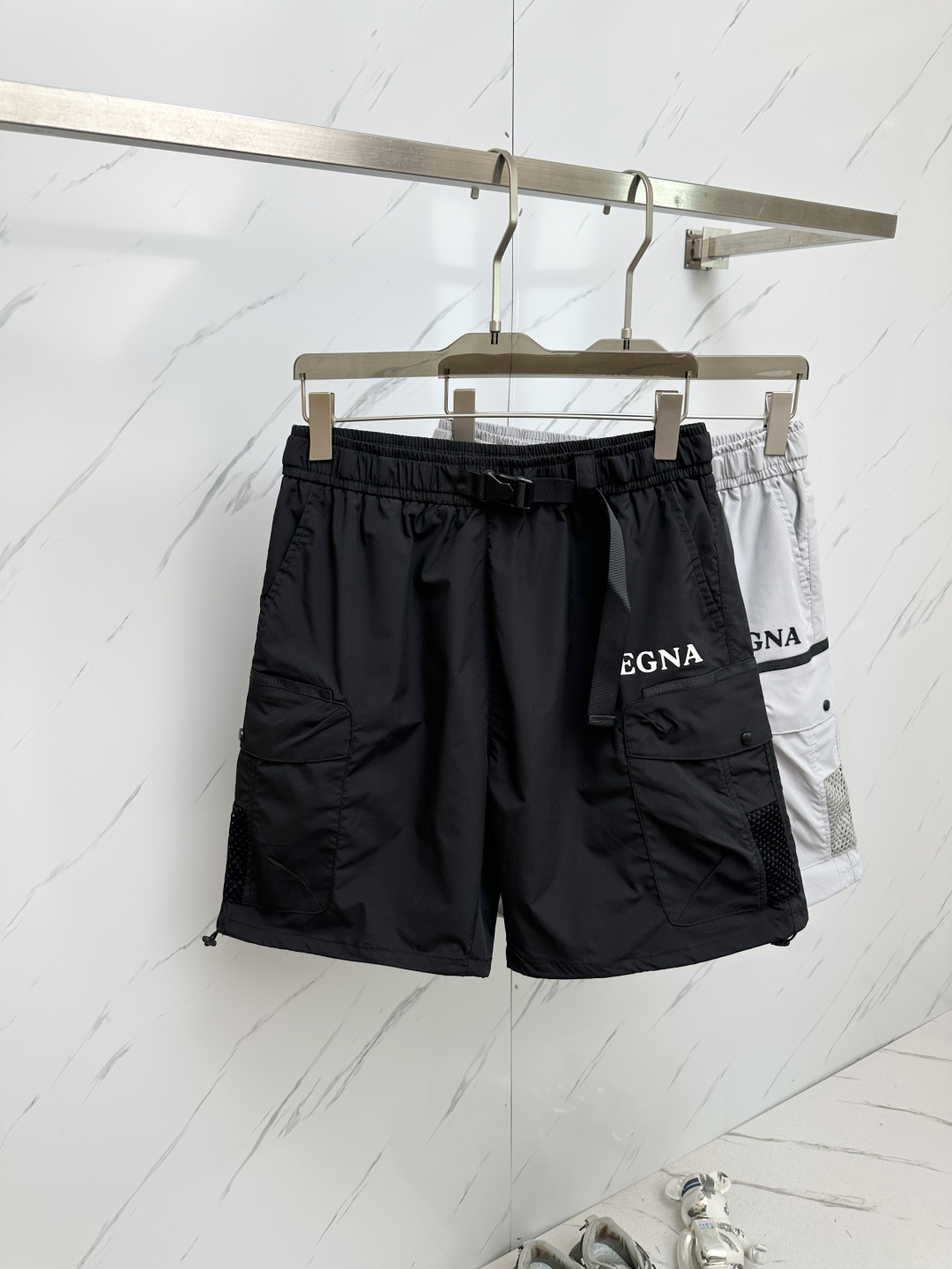 NO:493778,ZEGNA 2025 spring and summer new style, couple shorts high version, original custom top-grade fabric, the same high-density fabric as internet celebrities, the customization is very high-end and stylish!  The fabric feels very comfortable and a super versatile and beautiful shorts!  !  Complete three standards, same style for men and women, essential models for human hands Size M-2XL, shorts, alexander wang19860909ZEGNA 2025春夏新款提 情侣款短裤高版本 原版定制顶级面料,网红明星同款高密度面料,定制很高档、很有范儿！面料手感非常舒服 超级百搭好看的一款短裤！！三标齐全 男女同款 人手必备款 尺码M-2XL,,shorts,alexander wang,Men's clothing