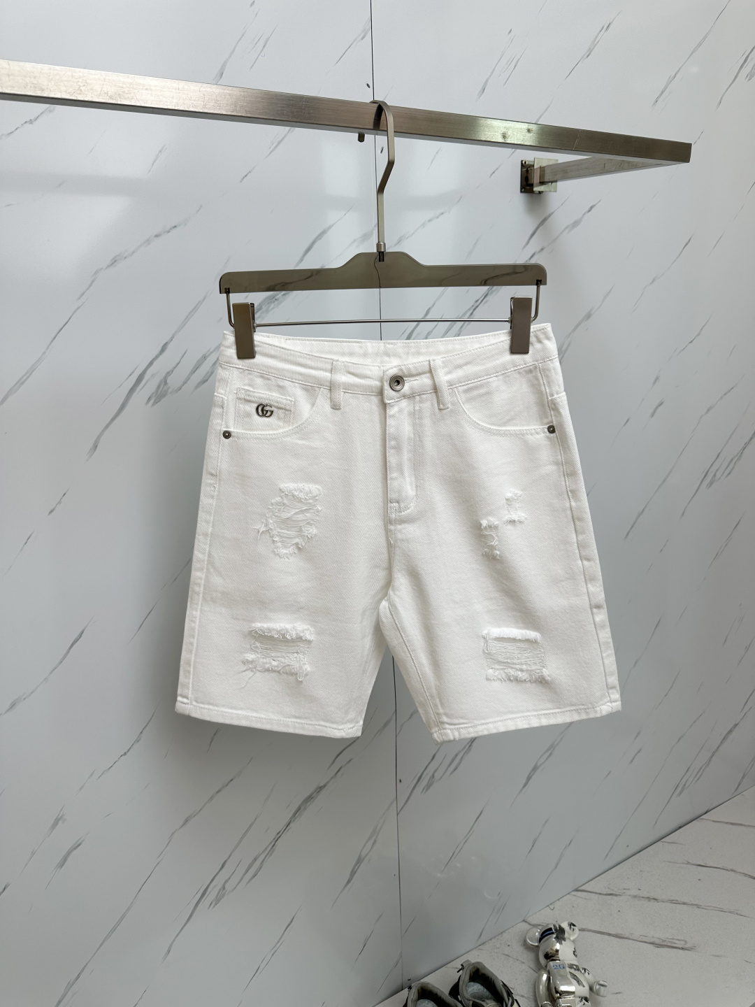 NO:146457,GU official website counter is available simultaneously, original singles are ruthless, super stylish 5-point denim shorts Customized original washing denim fabric, unique design, top-grade printing craft letter pattern logo, original hardware and auxiliary decoration, extremely superior jeans, the materials and craftsmanship are extremely luxurious and exquisite, extremely high-end, handsome and stylish, recommended, size 29-38, shorts, jeans, alexander wang19860909GU 官网专柜同步有售,原单狠货,超级有范儿的一款5分牛仔短裤 定制原版水洗牛仔面料,独特设计,顶级印花工艺字母图案logo,原版五金辅料装饰,极为翘楚的一款牛仔裤,用料与工艺都极致奢华精湛,档次极高,上身帅气有型,推荐,码数29—38,,shorts,jeans,alexander wang,Men's clothing