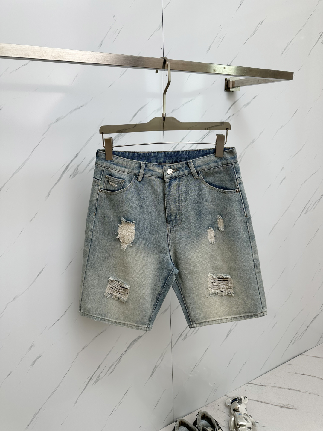 NO:146464,BURB official website counter is available simultaneously, original singles, super stylish 5-point denim shorts Customized original washing denim fabric, unique design, top-grade printed craft letter pattern logo, original hardware and auxiliary decoration, extremely top-notch jeans, the materials and craftsmanship are extremely luxurious and exquisite, extremely high-end, handsome and stylish, recommended, size 29-38, burberry, shorts, jeans, alexander wang19860909BURB 官网专柜同步有售,原单狠货,超级有范儿的一款5分牛仔短裤 定制原版水洗牛仔面料,独特设计,顶级印花工艺字母图案logo,原版五金辅料装饰,极为翘楚的一款牛仔裤,用料与工艺都极致奢华精湛,档次极高,上身帅气有型,推荐,码数29—38,,burberry,shorts,jeans,alexander wang,Men's clothing