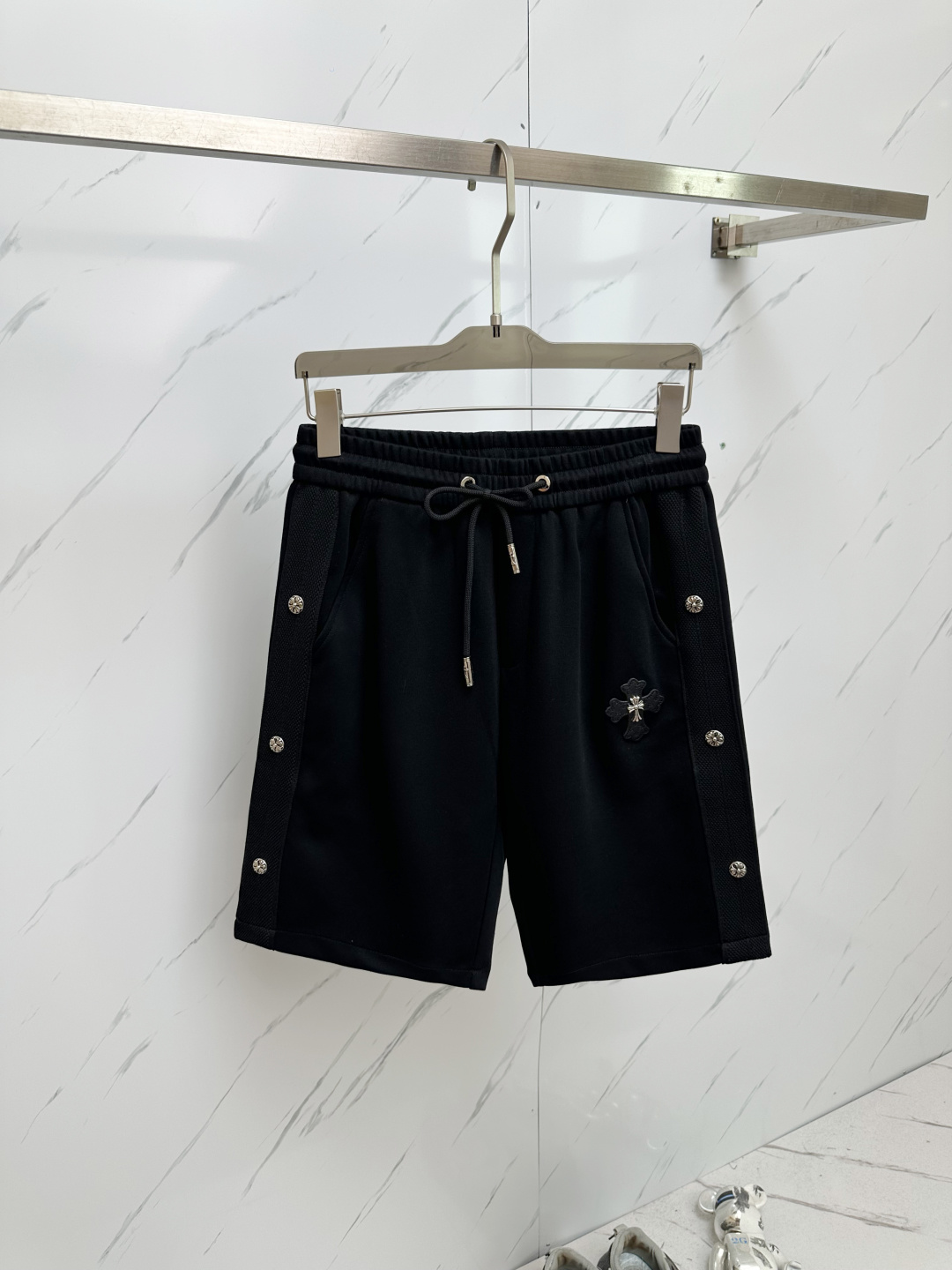 NO:146425,Crowxin 2025 spring and summer new style, couple shorts high version, original custom top-grade fabric, the same high-density fabric as internet celebrities, the customization is very high-end and stylish!  The fabric feels very comfortable and a super versatile and beautiful shorts!  !  Complete three standards, same style for men and women, essential models for human hands Size M-3XL, chrome hearts, shorts, alexander wang19860909克罗心 2025春夏新款提 情侣款短裤高版本 原版定制顶级面料,网红明星同款高密度面料,定制很高档、很有范儿！面料手感非常舒服 超级百搭好看的一款短裤！！三标齐全 男女同款 人手必备款 尺码M-3XL,,chrome hearts,shorts,alexander wang,Men's clothing