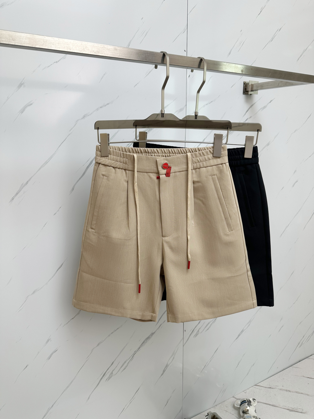 NO:479919,Kiton 2025 spring and summer new style, the latest casual shorts. The original pants are casual and versatile, casual and lazy, high-end custom fabrics, customized craftsmanship, and comfortable. High-end and atmospheric, does the summer taste have? First choice. Number M-3XL, shorts, alexander wang19860909kiton 2025春夏季新款,最新休闲短裤.原版裤型上身休闲百搭、随性慵懒范,高级定制面料,订制工艺 舒适感爆棚.高端大气,夏天的味道有没有,首选 码数M-3XL,,shorts,alexander wang,Men's clothing